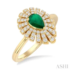 1/3 ctw Pear Cut 6X4MM Emerald and Round Cut Diamond Starburst Precious Ring in 14K Yellow Gold