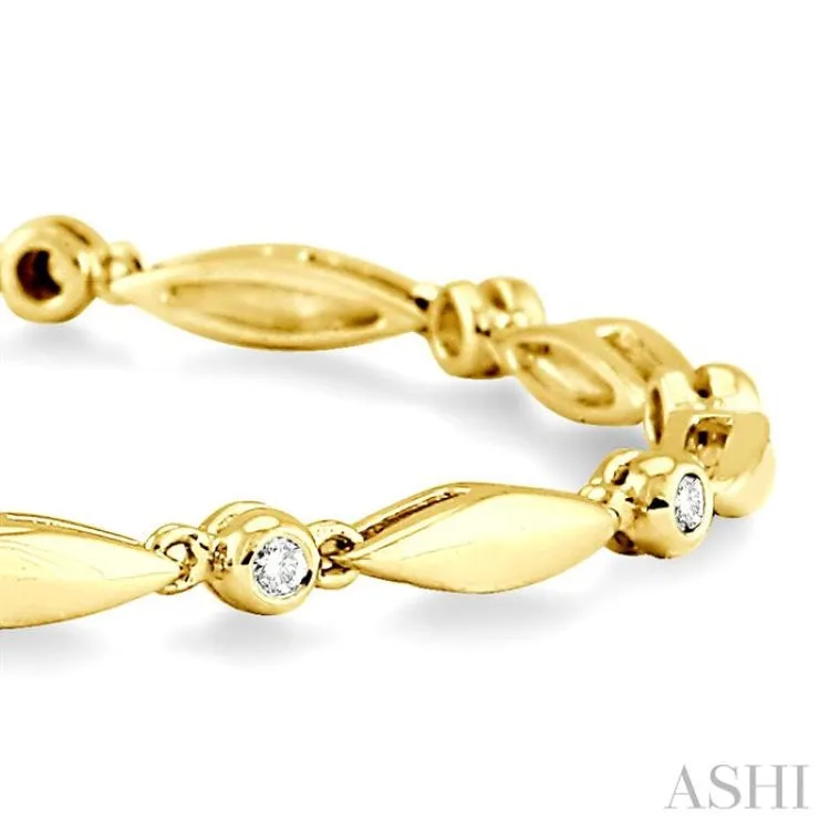 1/4 ctw Boat Shape Round Cut Diamond Bracelet in 10K Yellow Gold