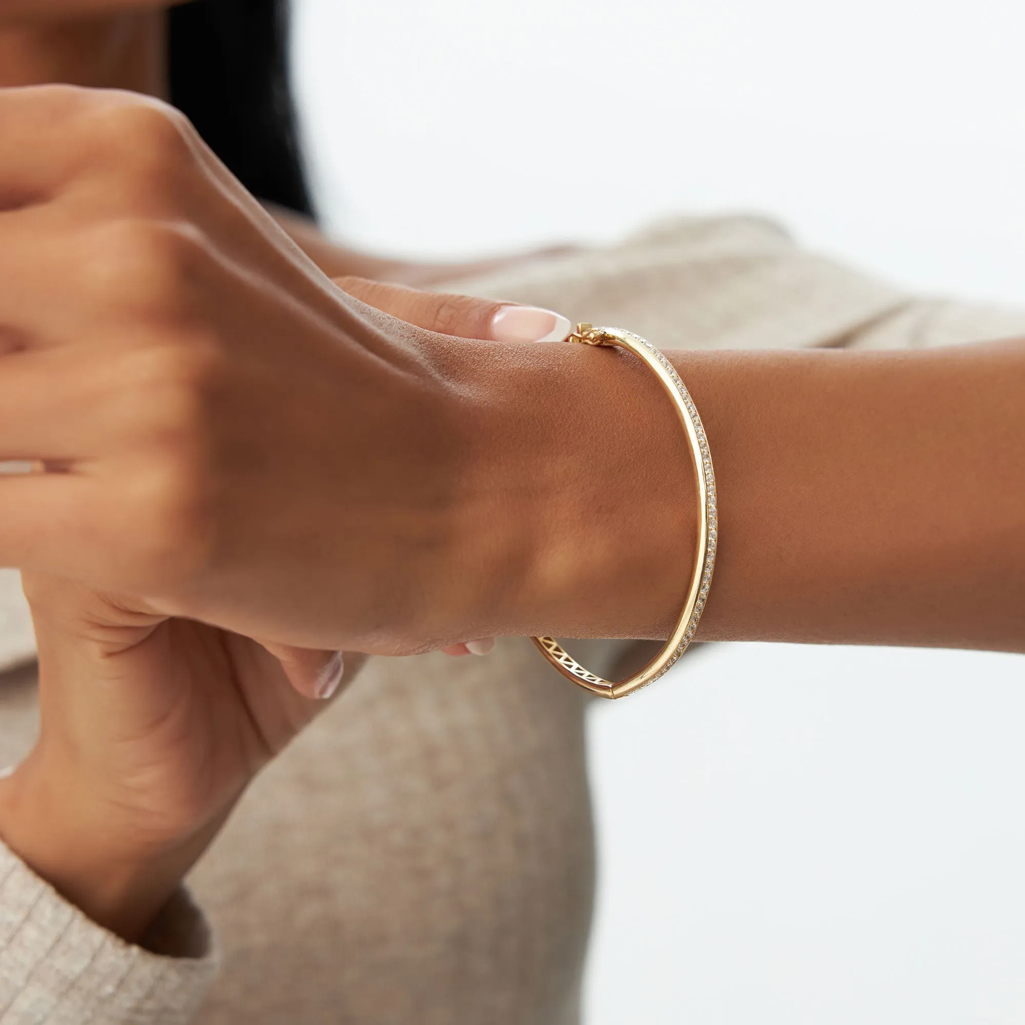 14k  1.00 Ctw Dome Diamond Bangle Bracelet