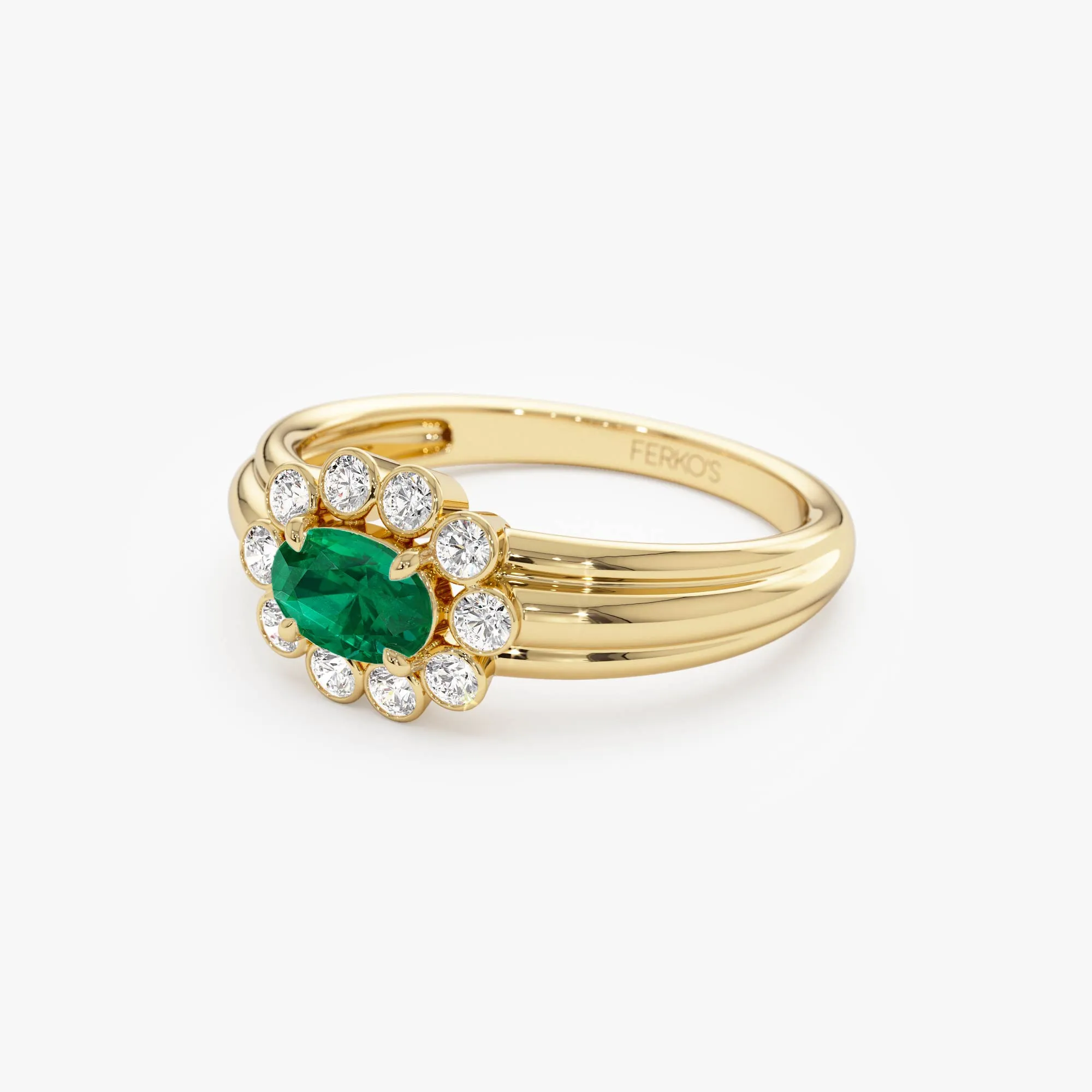 14k Oval Shaped Emerald with Bezel Hale Setting Ring