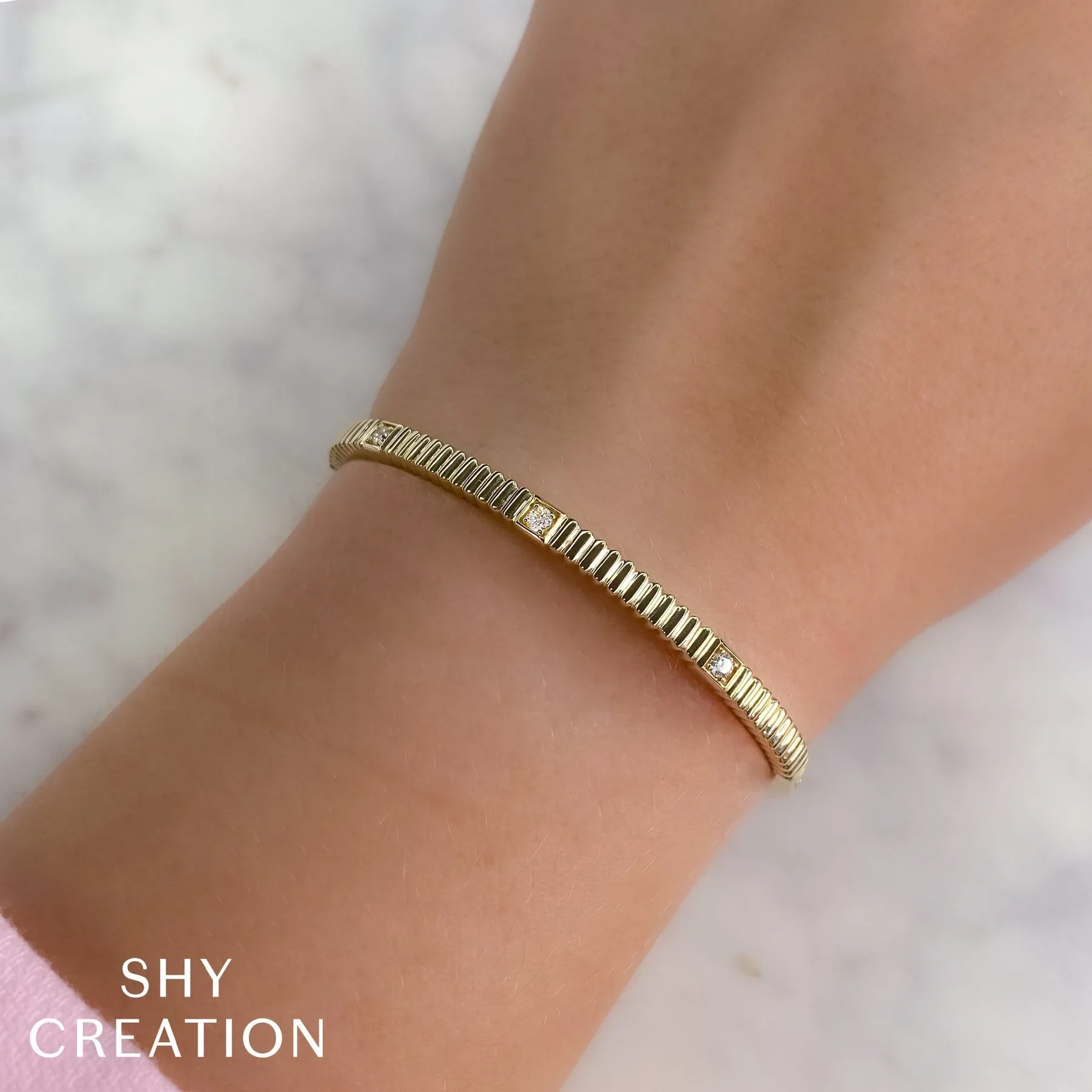 14K Yellow Gold Diamond Fluted Bangle