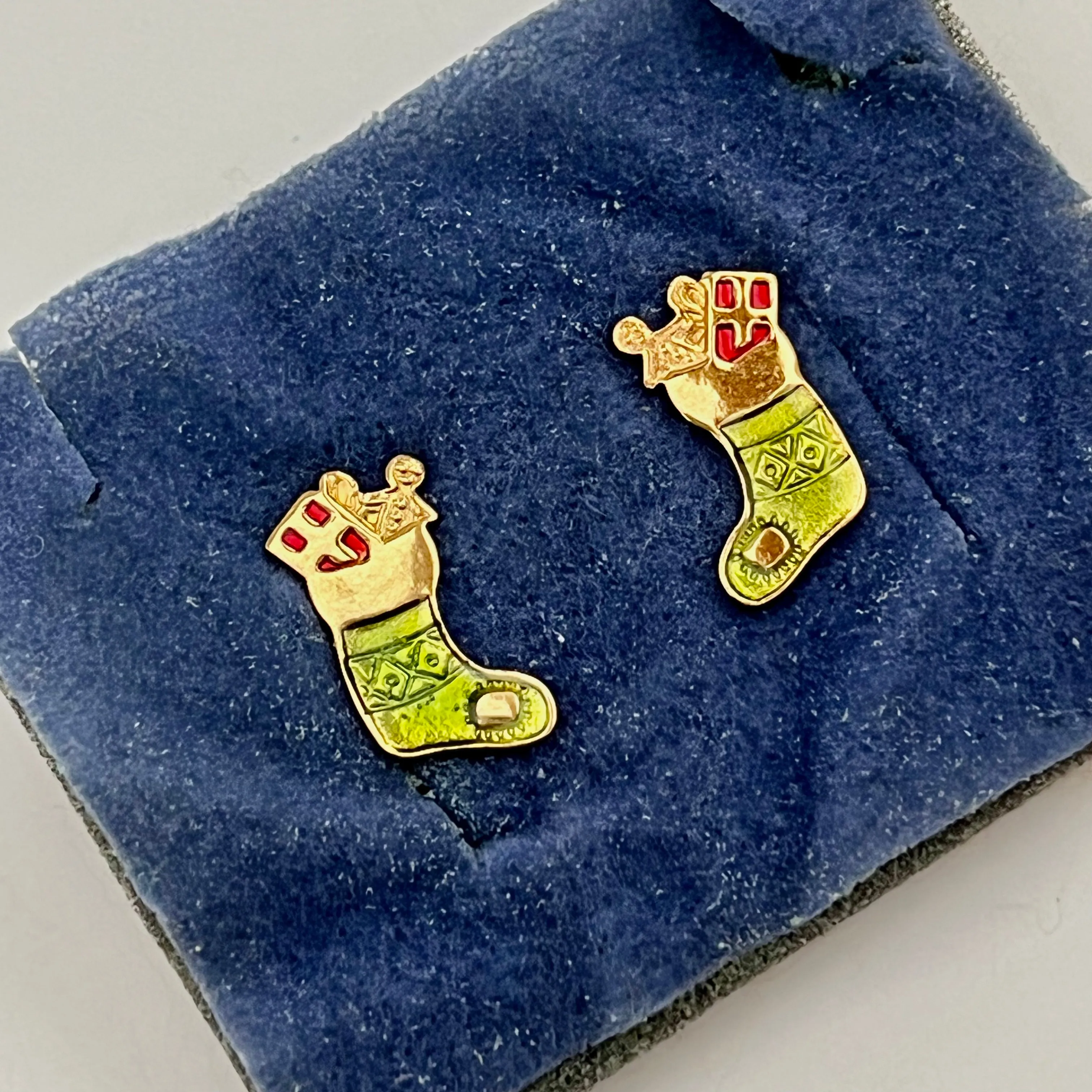 2001 Avon Christmas Novelty Stocking Earrings