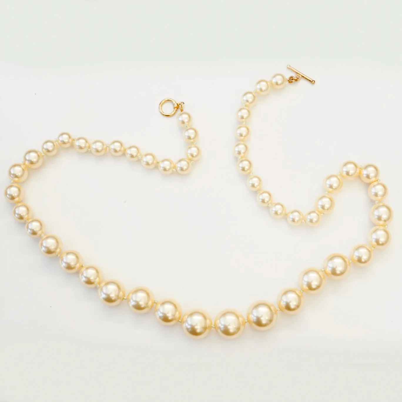 28" Graduated Cream Pearl Necklace