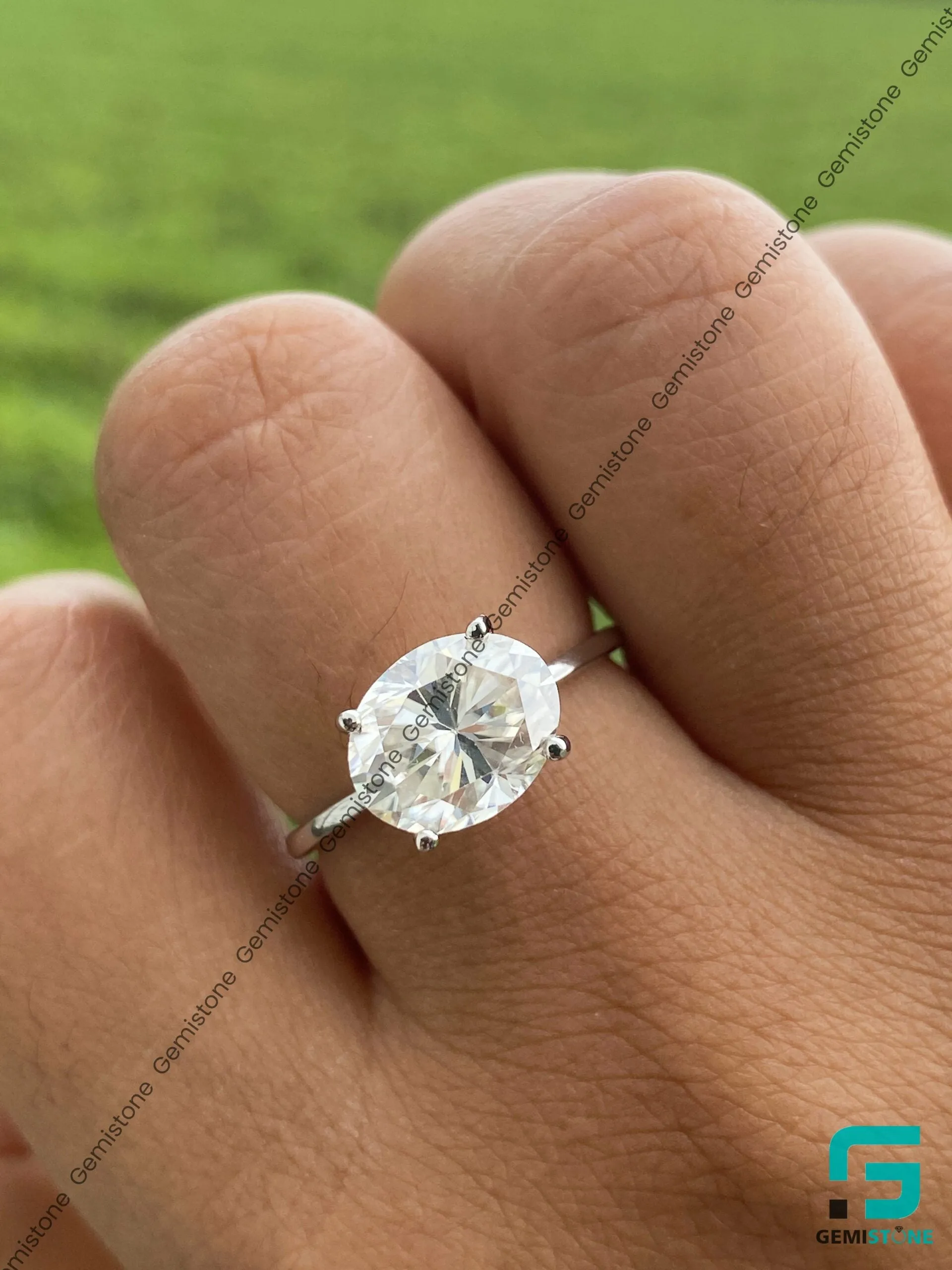 2CT Tulip Setting Moissanite East West Oval Ring