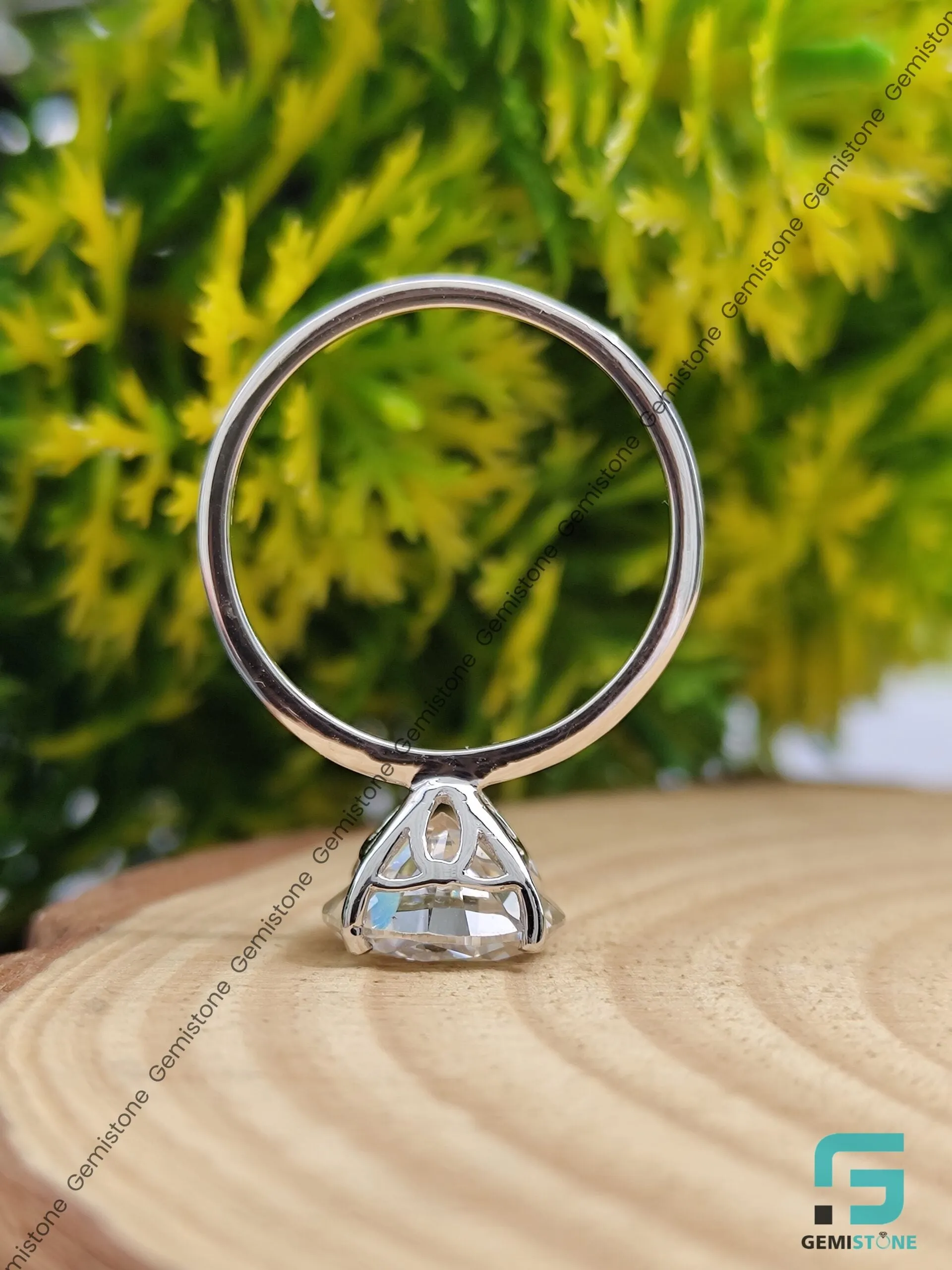 2CT Tulip Setting Moissanite East West Oval Ring