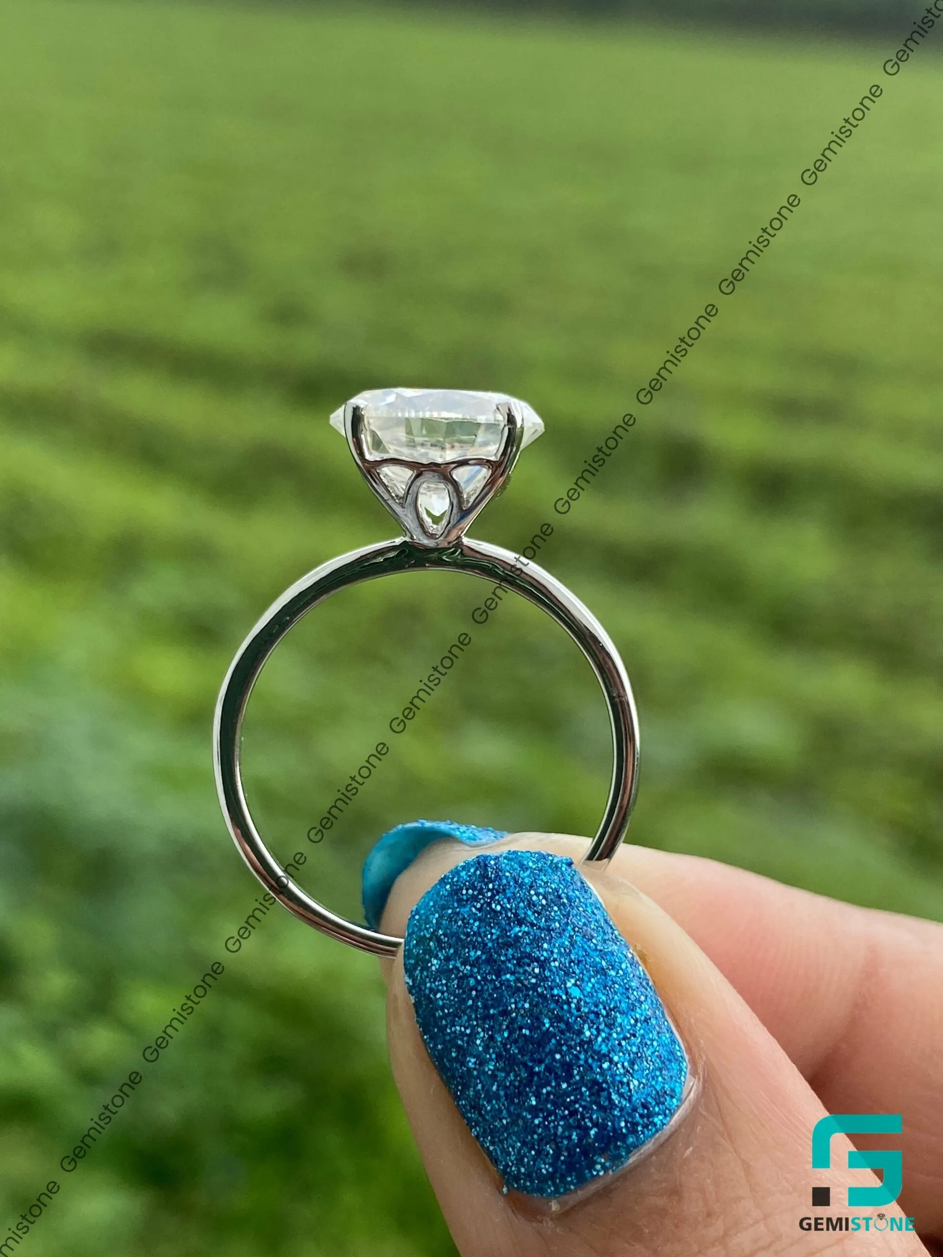 2CT Tulip Setting Moissanite East West Oval Ring