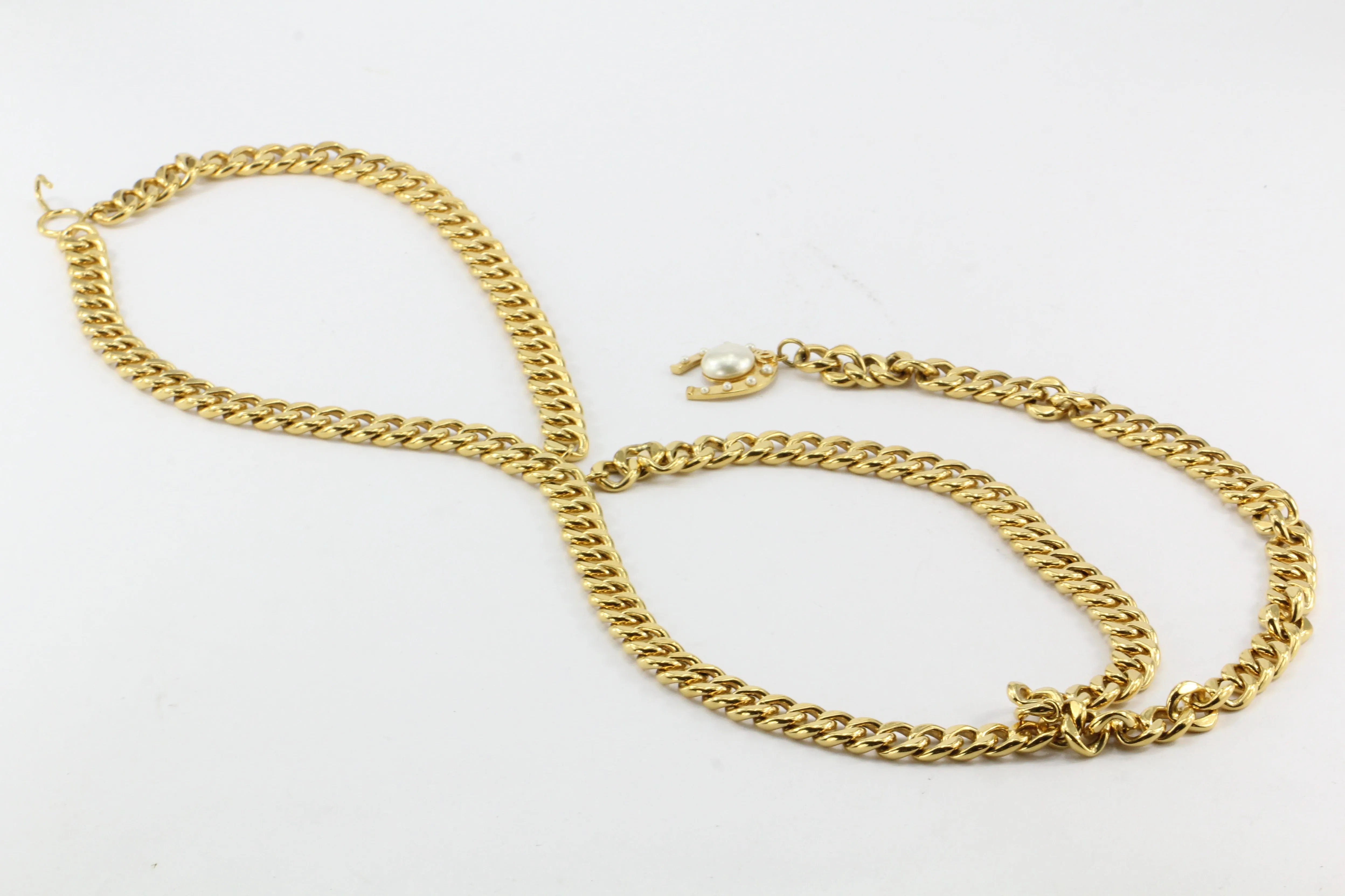 Chanel Gold tone Horseshoe Faux Pearl Medallion Heavy Chain Belt/Necklace