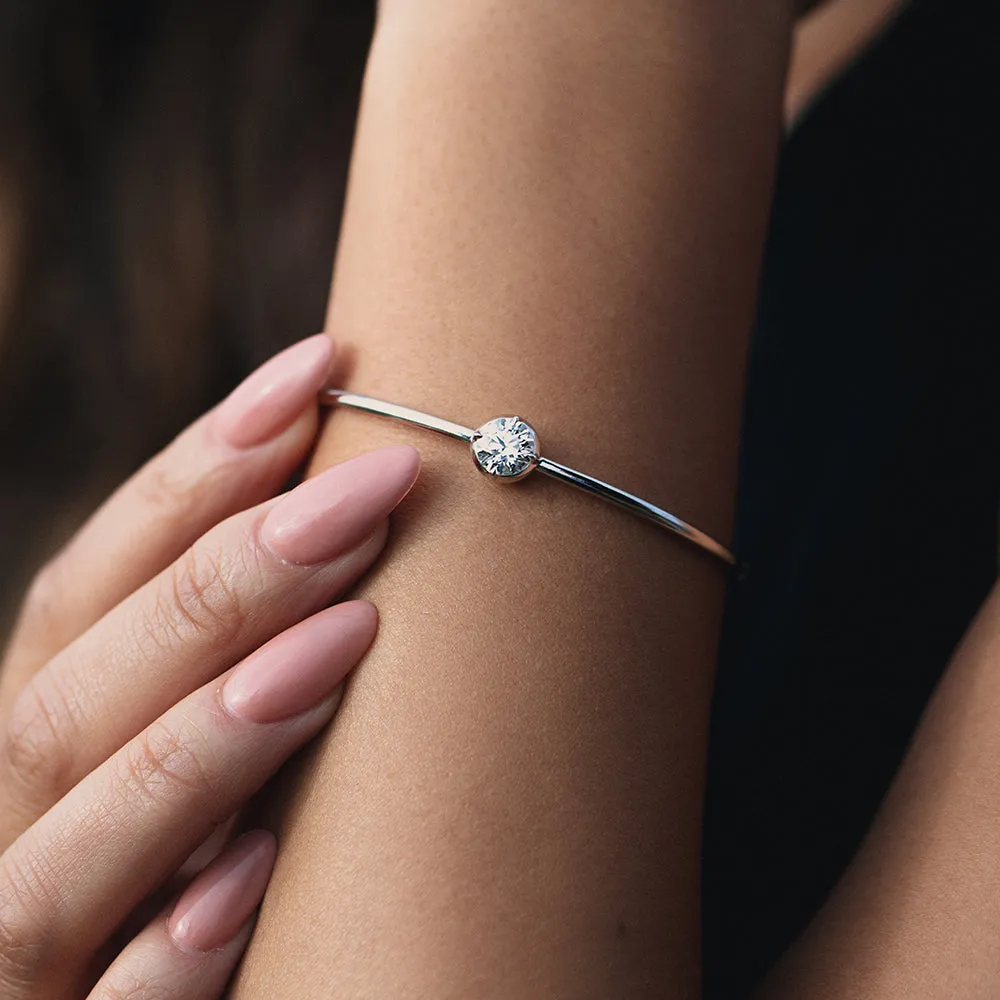 Clarity Diamond™ Signature Lab Grown Round Diamond Hinged Bangle