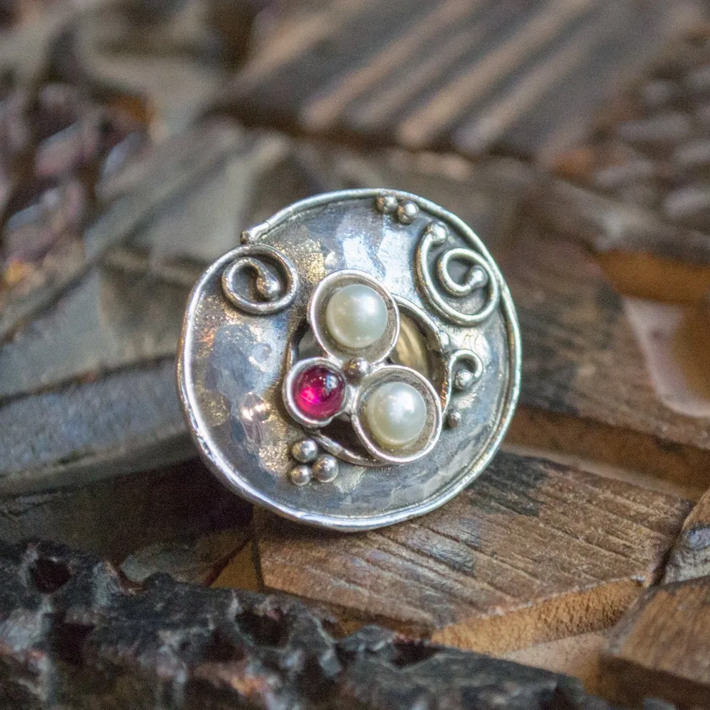 Dangle pearl garnet earrings - Free association.