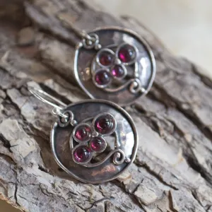 Dangle pearl garnet earrings - Free association.