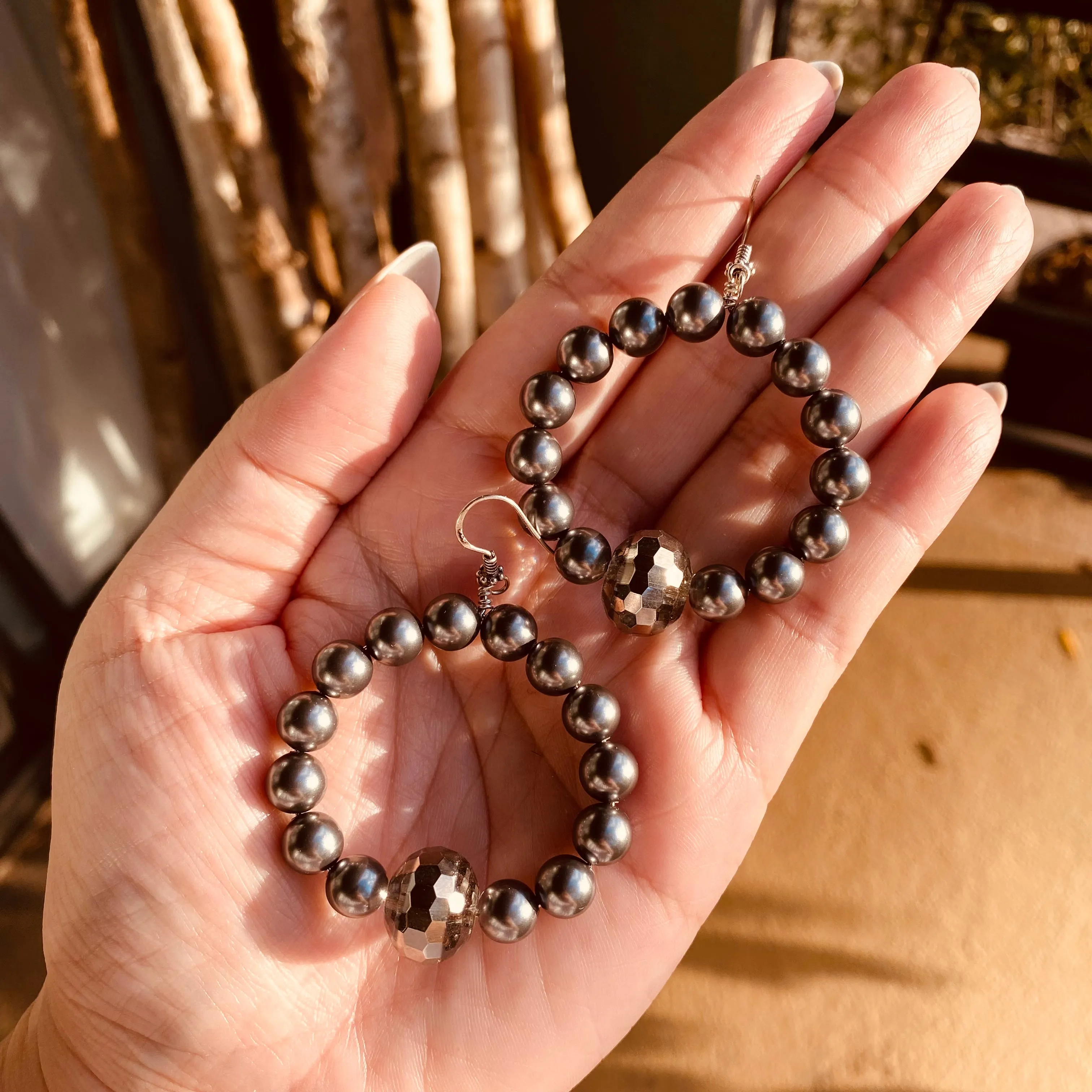 Dark gray pearl circle earrings