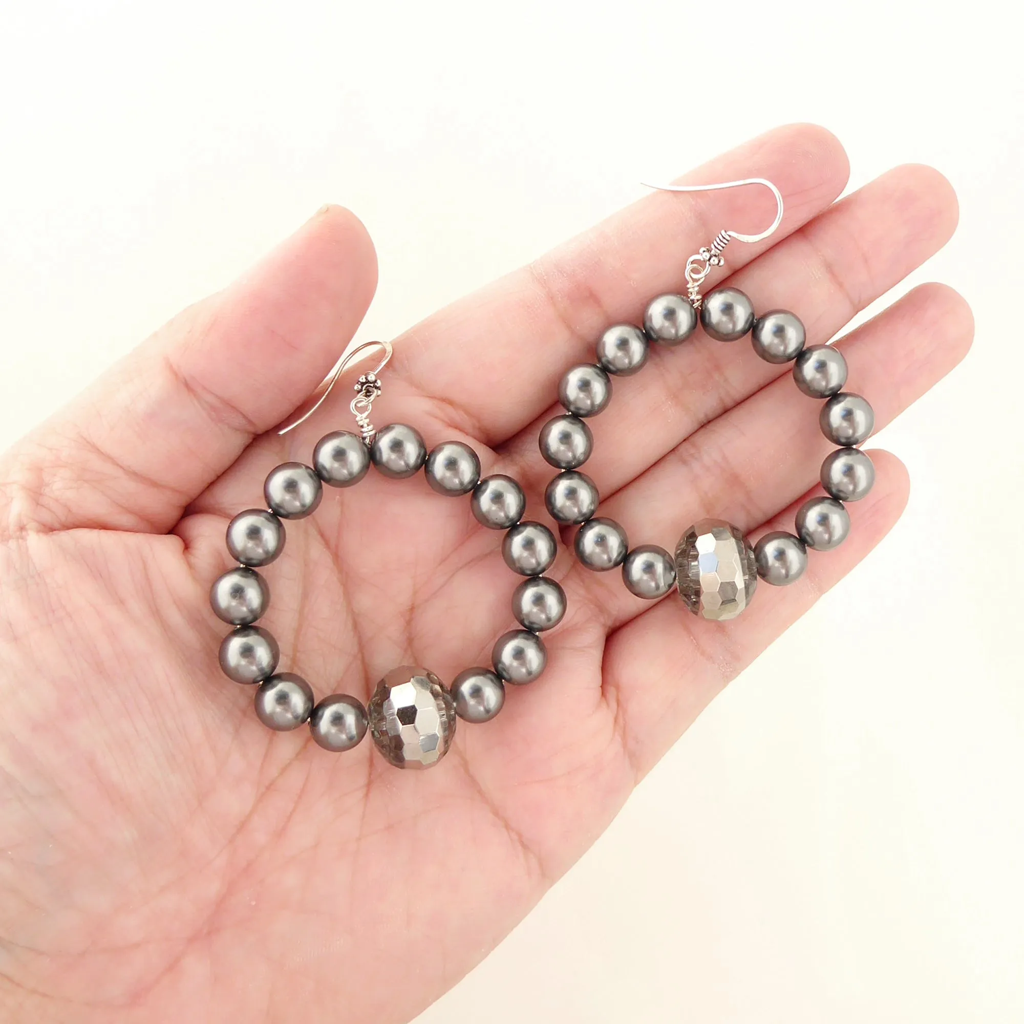 Dark gray pearl circle earrings