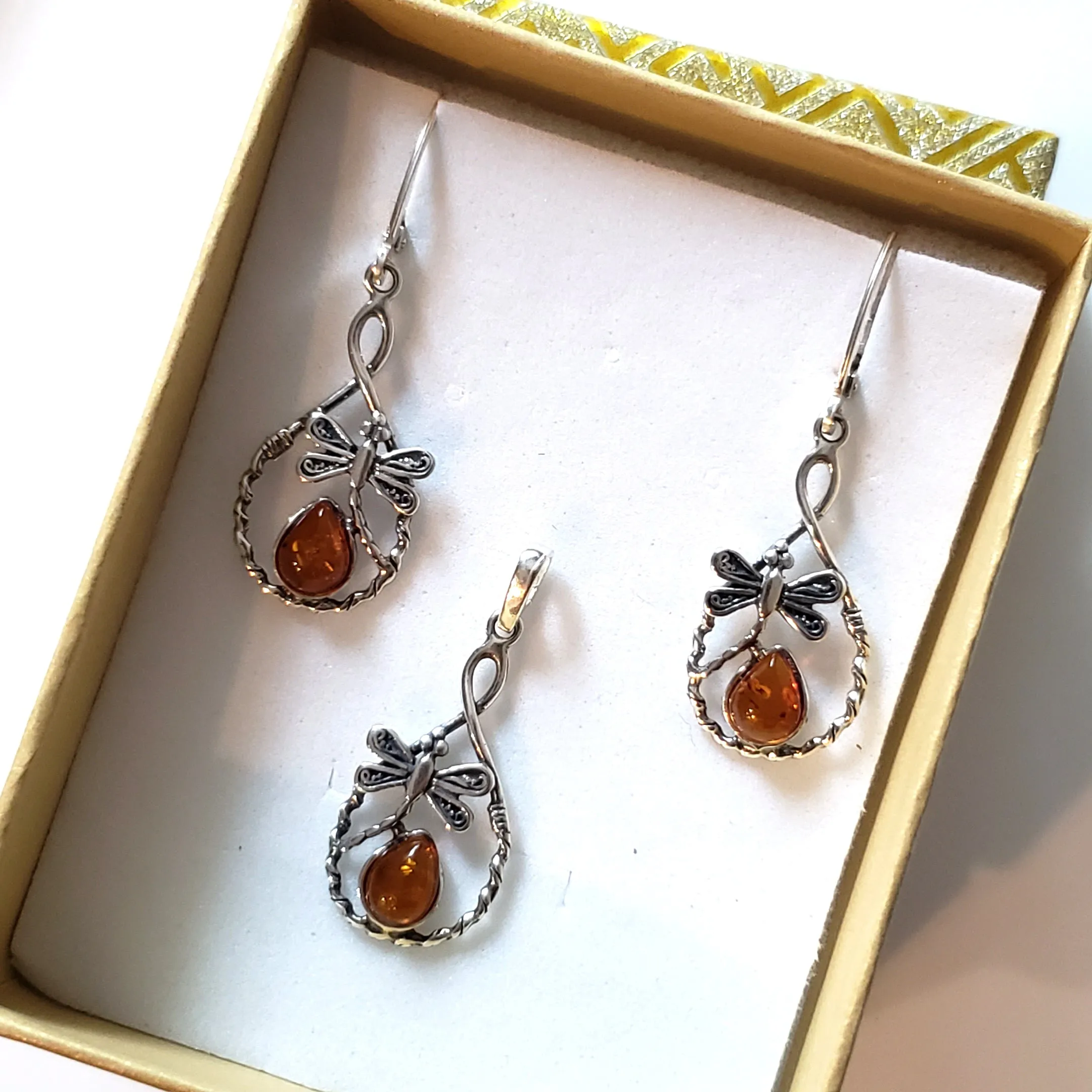 Dragonfly Dangle Earrings with Pendant Jewelry Set in Silver with Amber