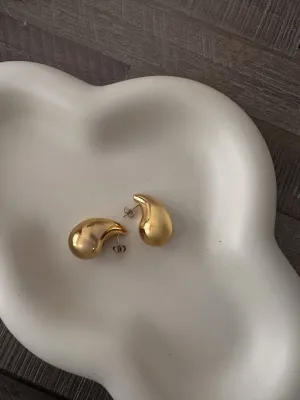 drippy earrings