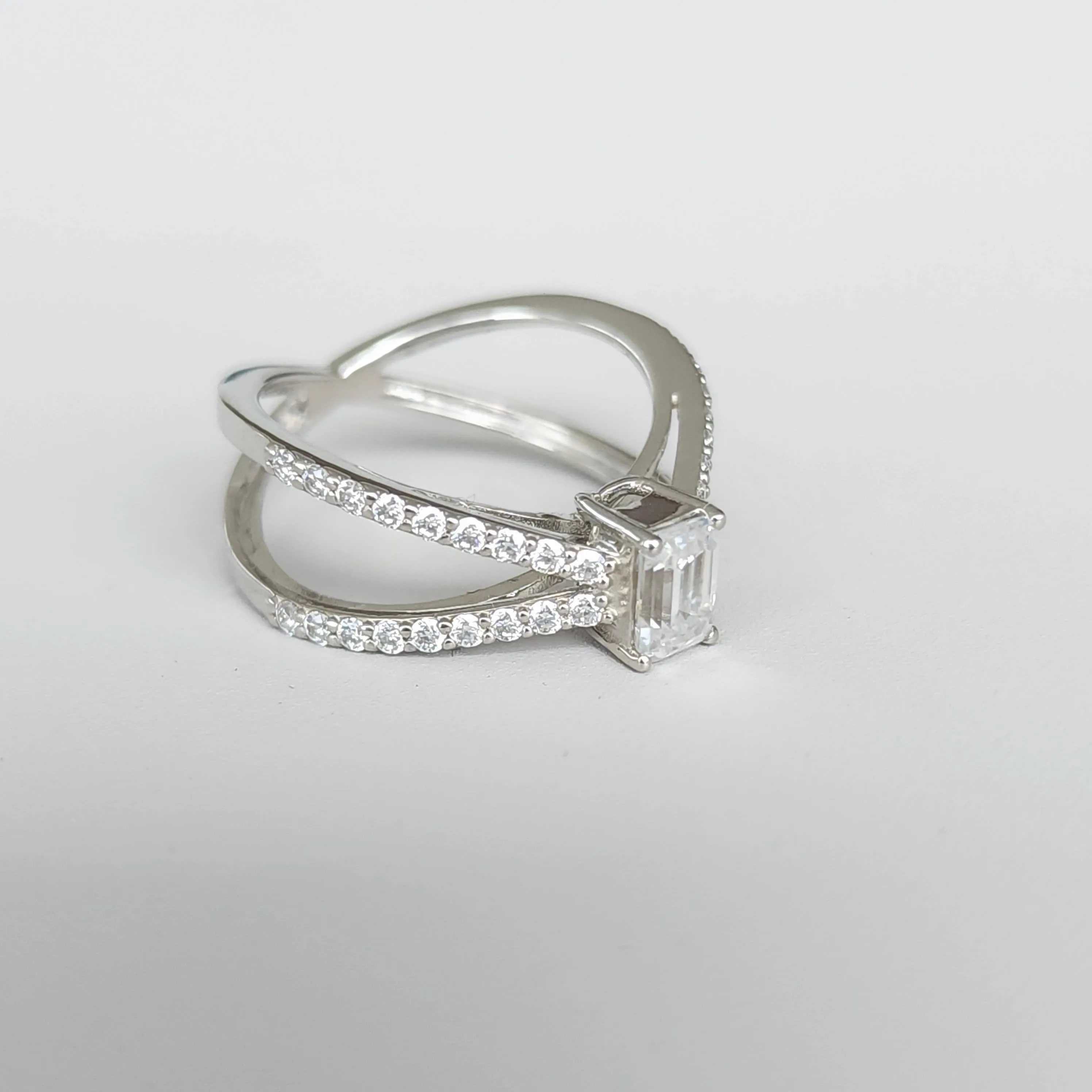 Eleganza - Solitaire Lab Grown Diamonds 18ct Gold Ring