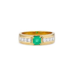 Emerald and Carré Diamond Band