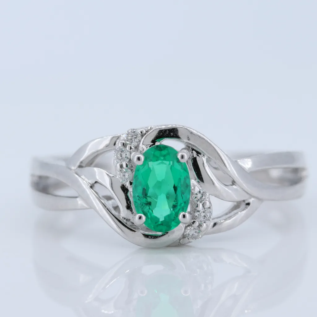 Emerald and Diamonds Ring in 14kt White Gold
