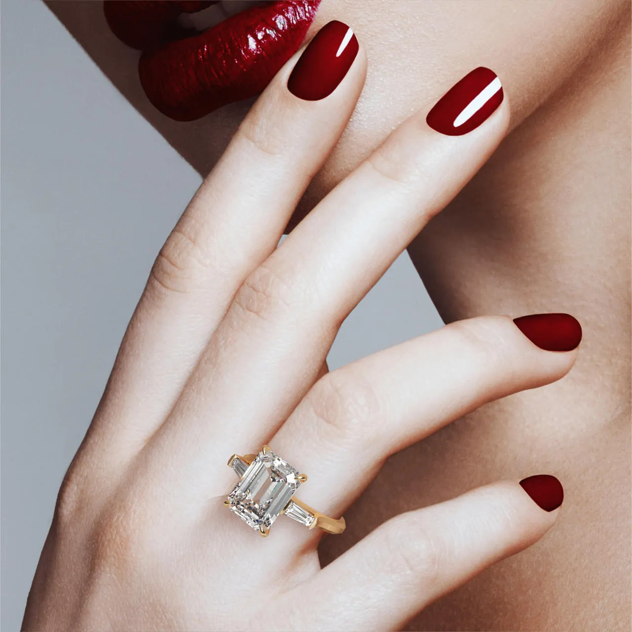 EMERALD CUT DIAMOND ENGAGEMENT RING WITH A BAGUETTE FLANK THREE PHASES SLIM SETTING IN 18K YELLOW GOLD