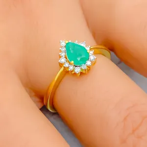 Faceted Charming 18K Gold   Pear Shaped Diamond Ring