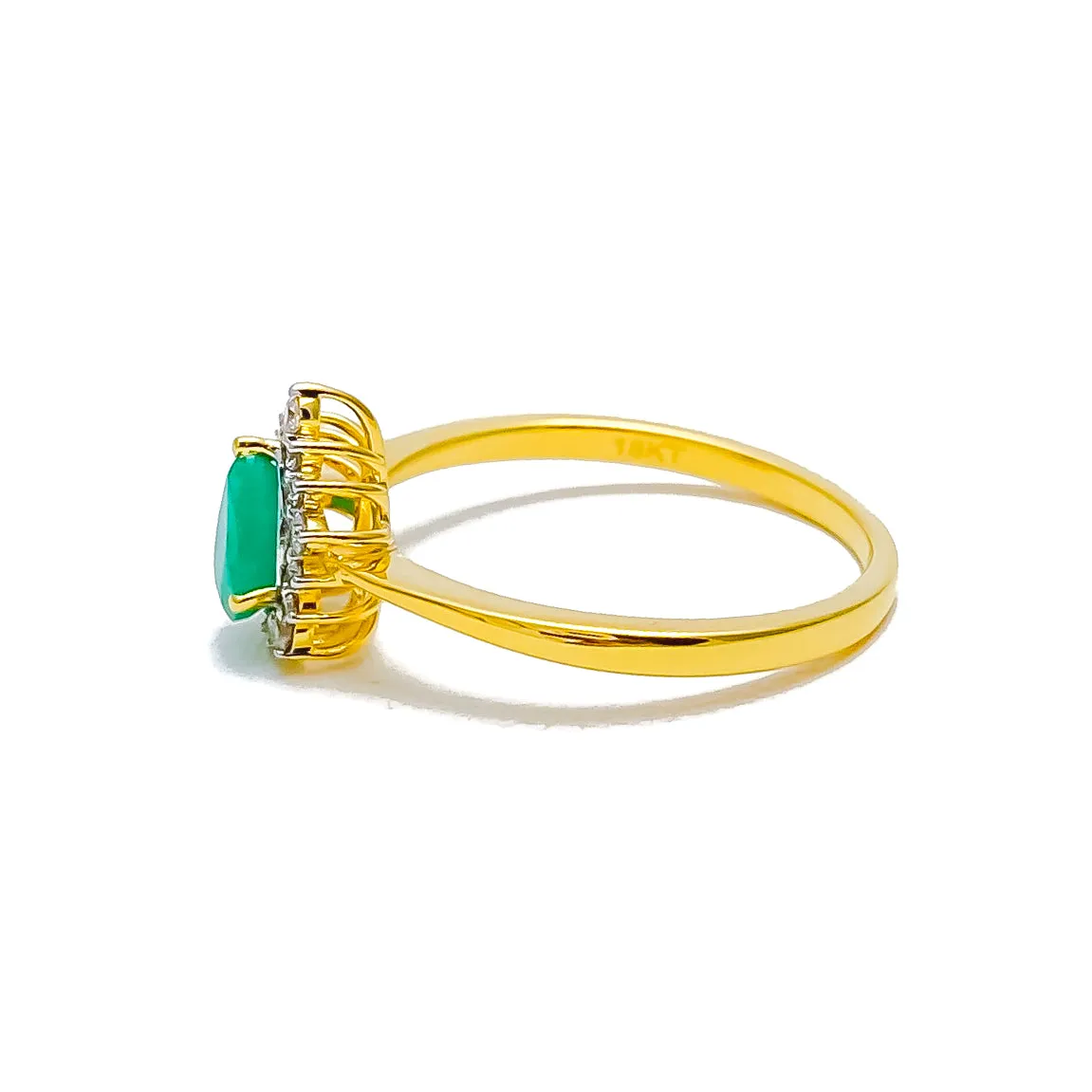 Faceted Charming 18K Gold   Pear Shaped Diamond Ring