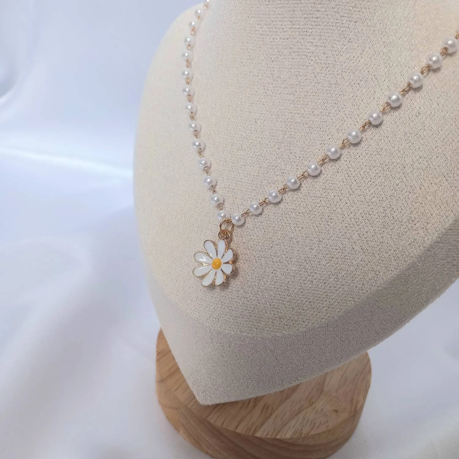 Faux Pearl Daisy Necklace - Pearl Jewellery,Flower Necklaces In The UK,Bead Necklace,Classy Necklace,Cute Necklace, Daisy Jewelley In The UK