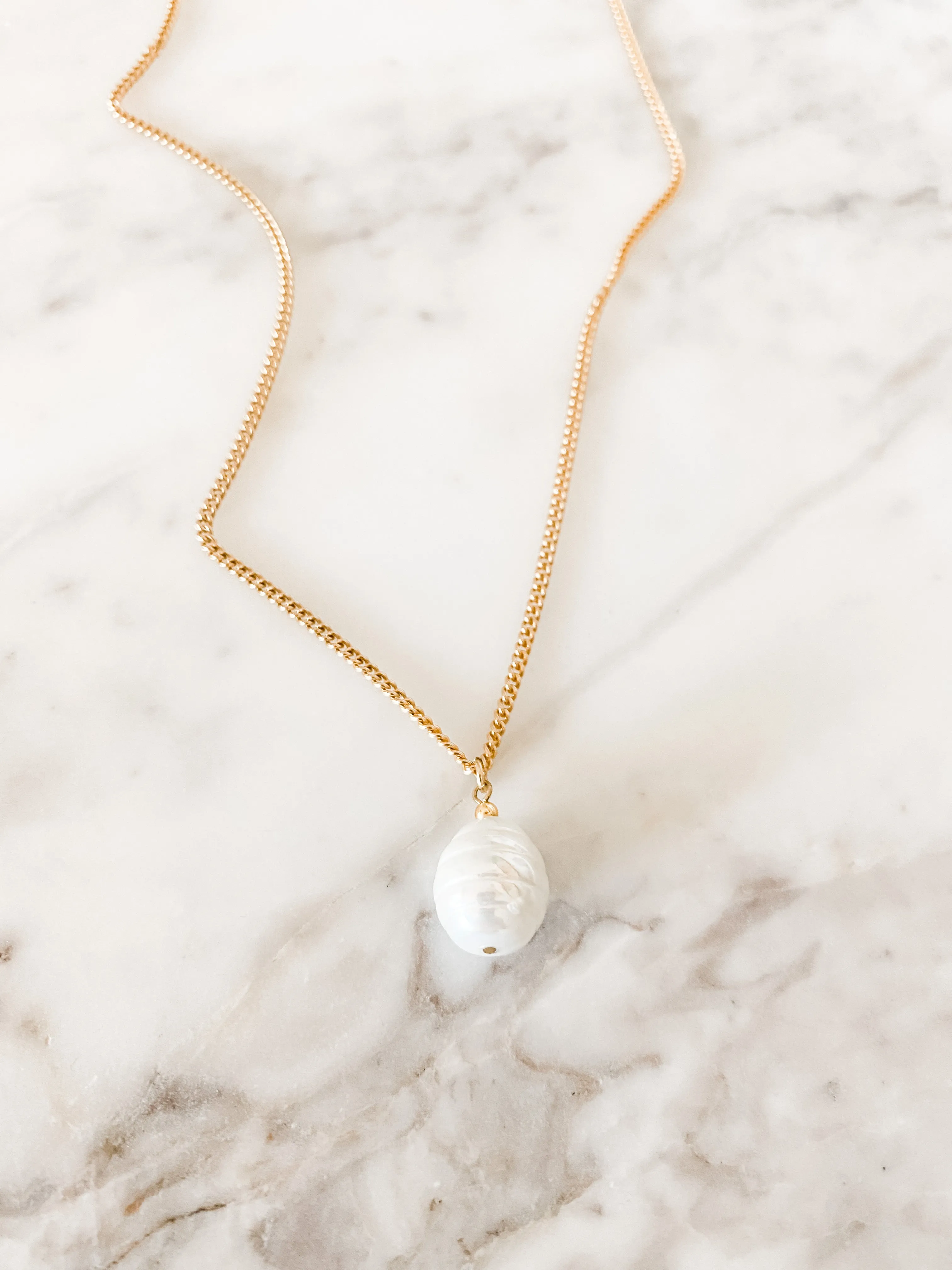 Giselle pearl chain