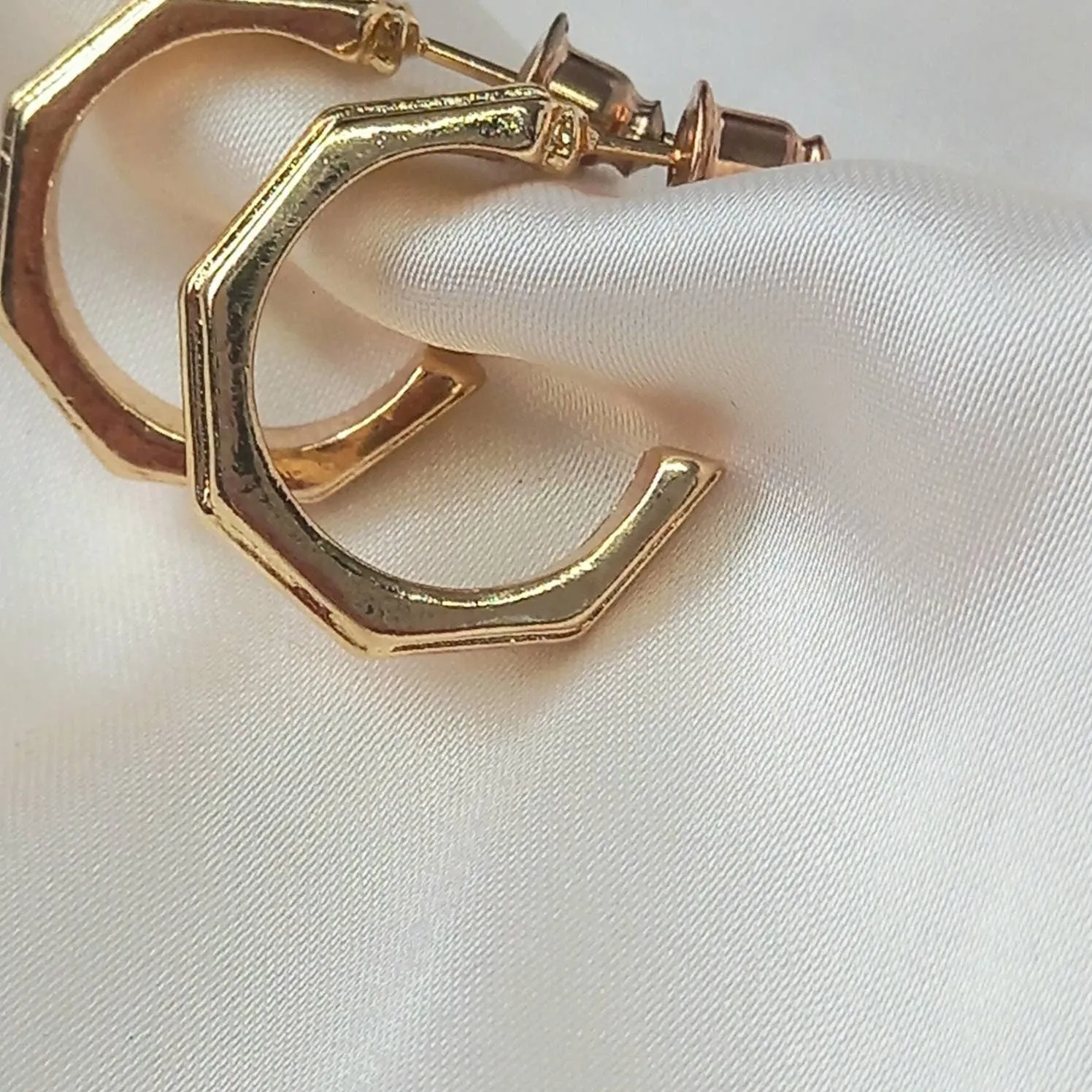 Gold Hoop Earrings - Textured Earrings,Gold Earrings In The UK,Gold Jewellery In The UK,Gold Hoops,Gold Minimalist Earrings,Simple Earrings
