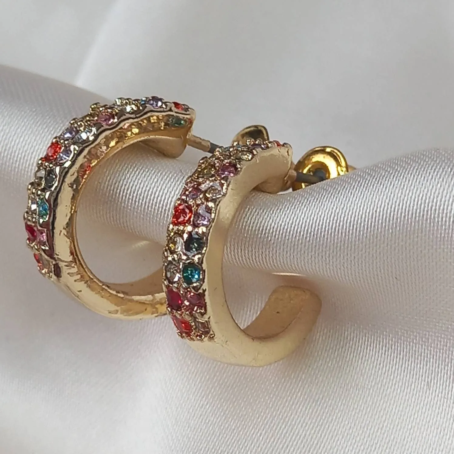 Gold Hoop Earrings - Textured Earrings,Gold Earrings In The UK,Gold Jewellery In The UK,Gold Hoops,Gold Minimalist Earrings,Simple Earrings