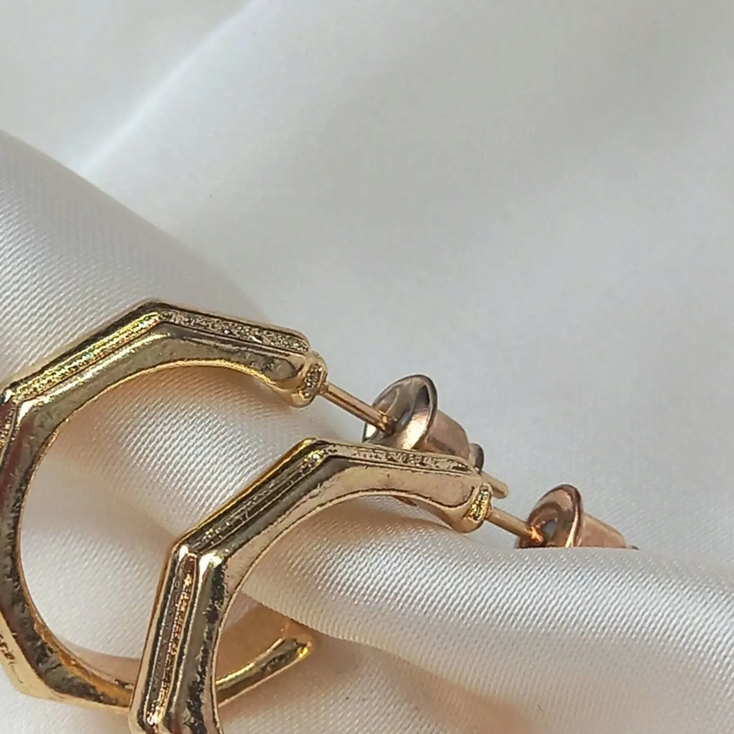 Gold Hoop Earrings - Textured Earrings,Gold Earrings In The UK,Gold Jewellery In The UK,Gold Hoops,Gold Minimalist Earrings,Simple Earrings