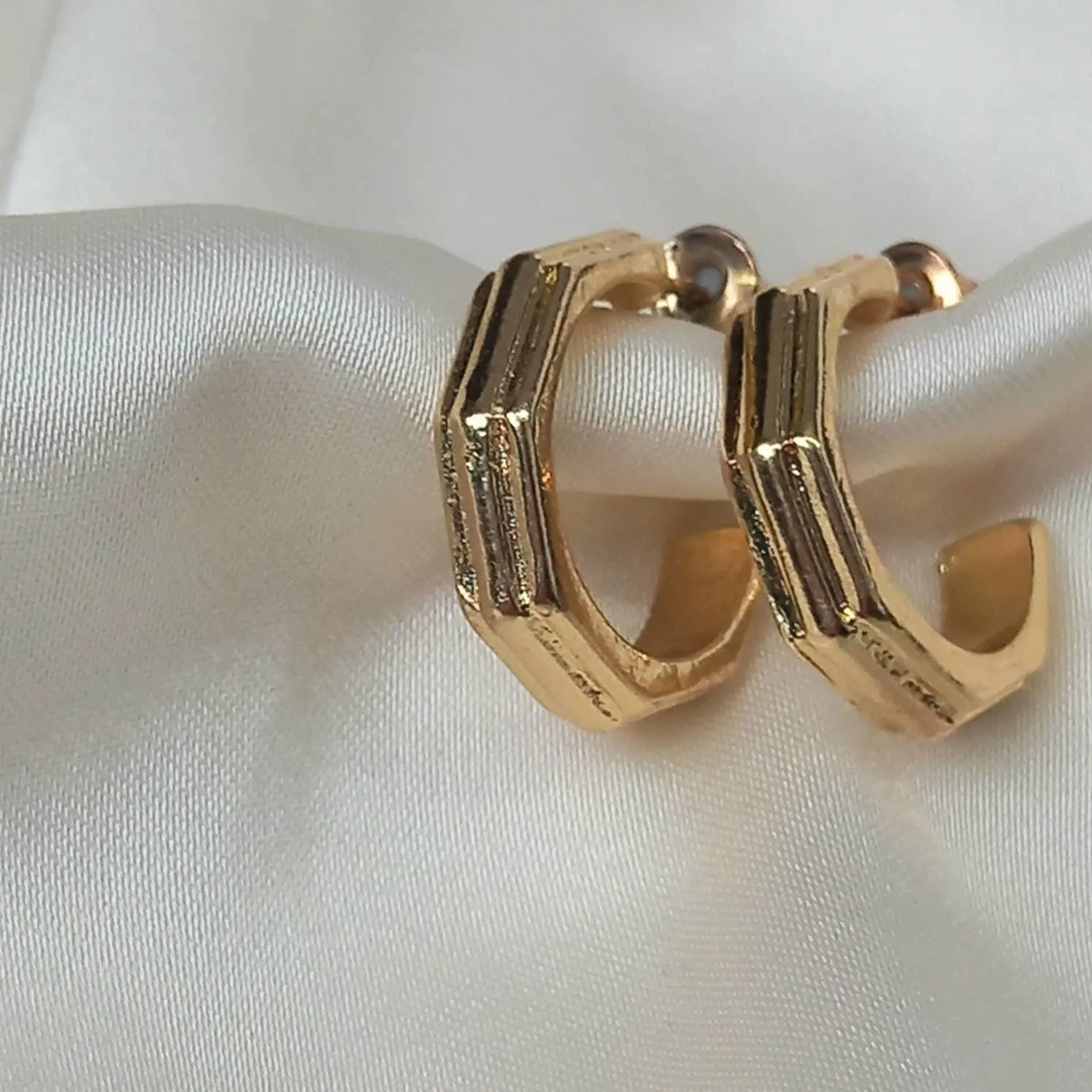 Gold Hoop Earrings - Textured Earrings,Gold Earrings In The UK,Gold Jewellery In The UK,Gold Hoops,Gold Minimalist Earrings,Simple Earrings