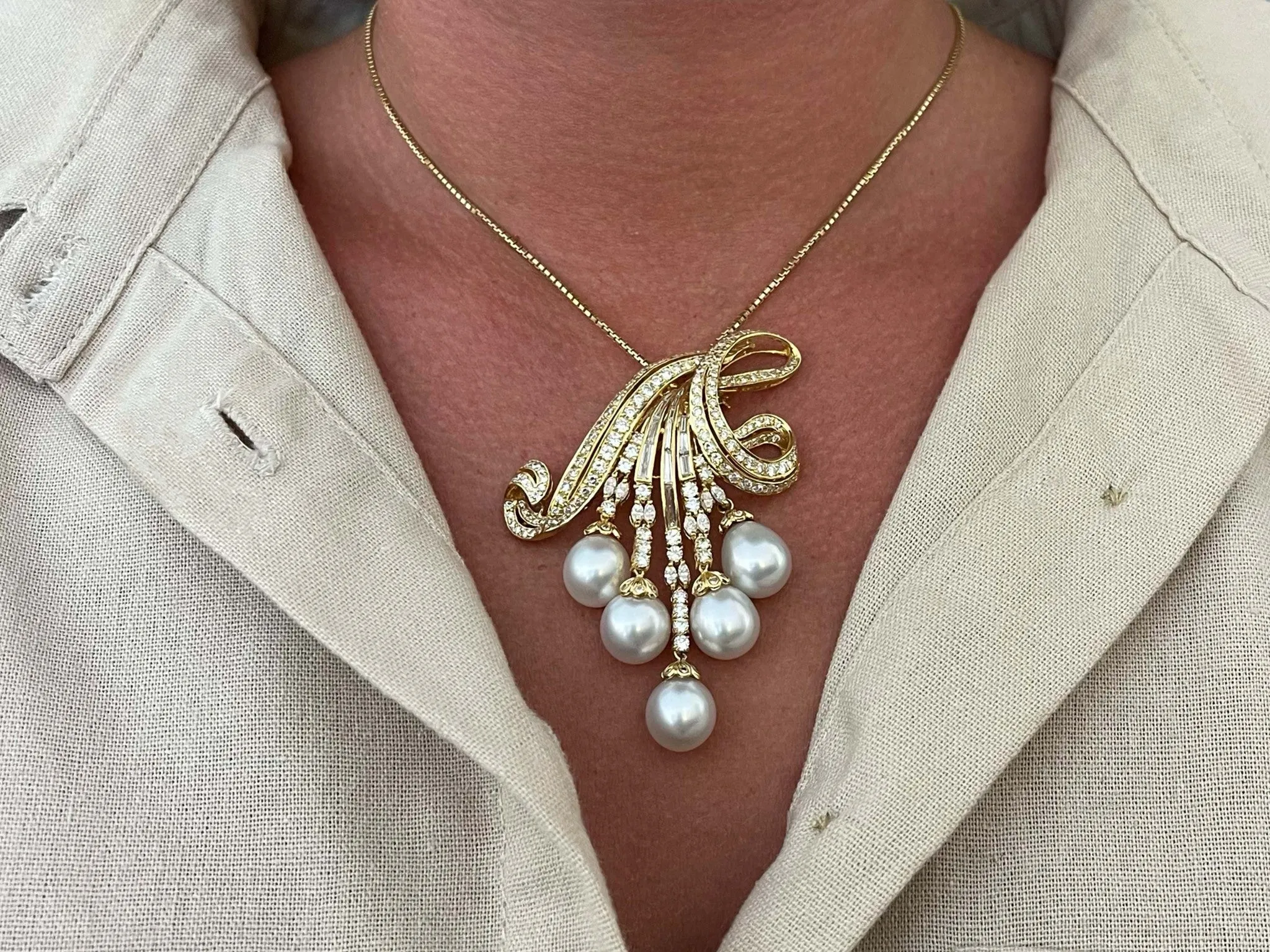 Large Diamond and Pearl Necklace in 18k Yellow Gold