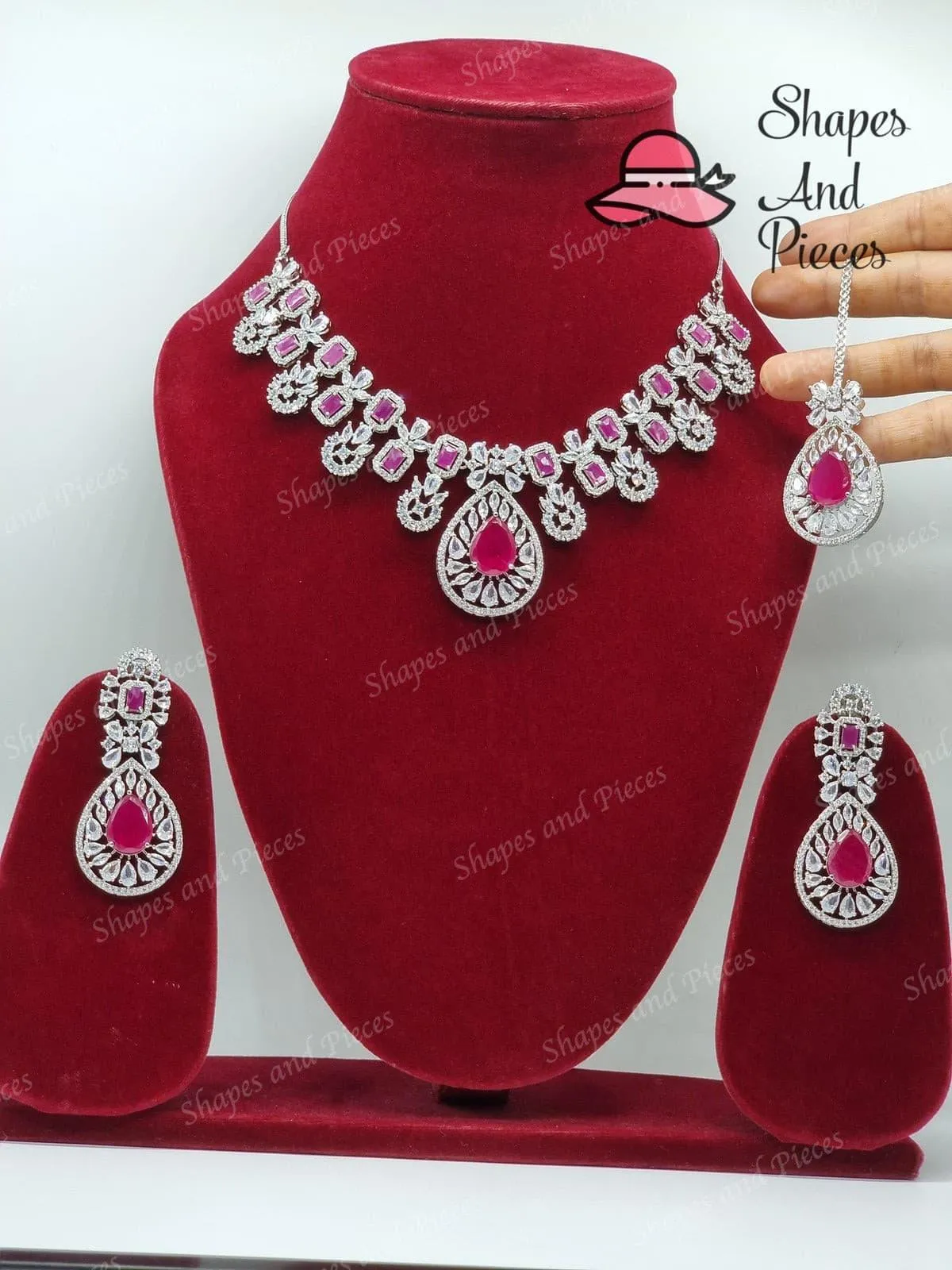 Layla Necklace Set