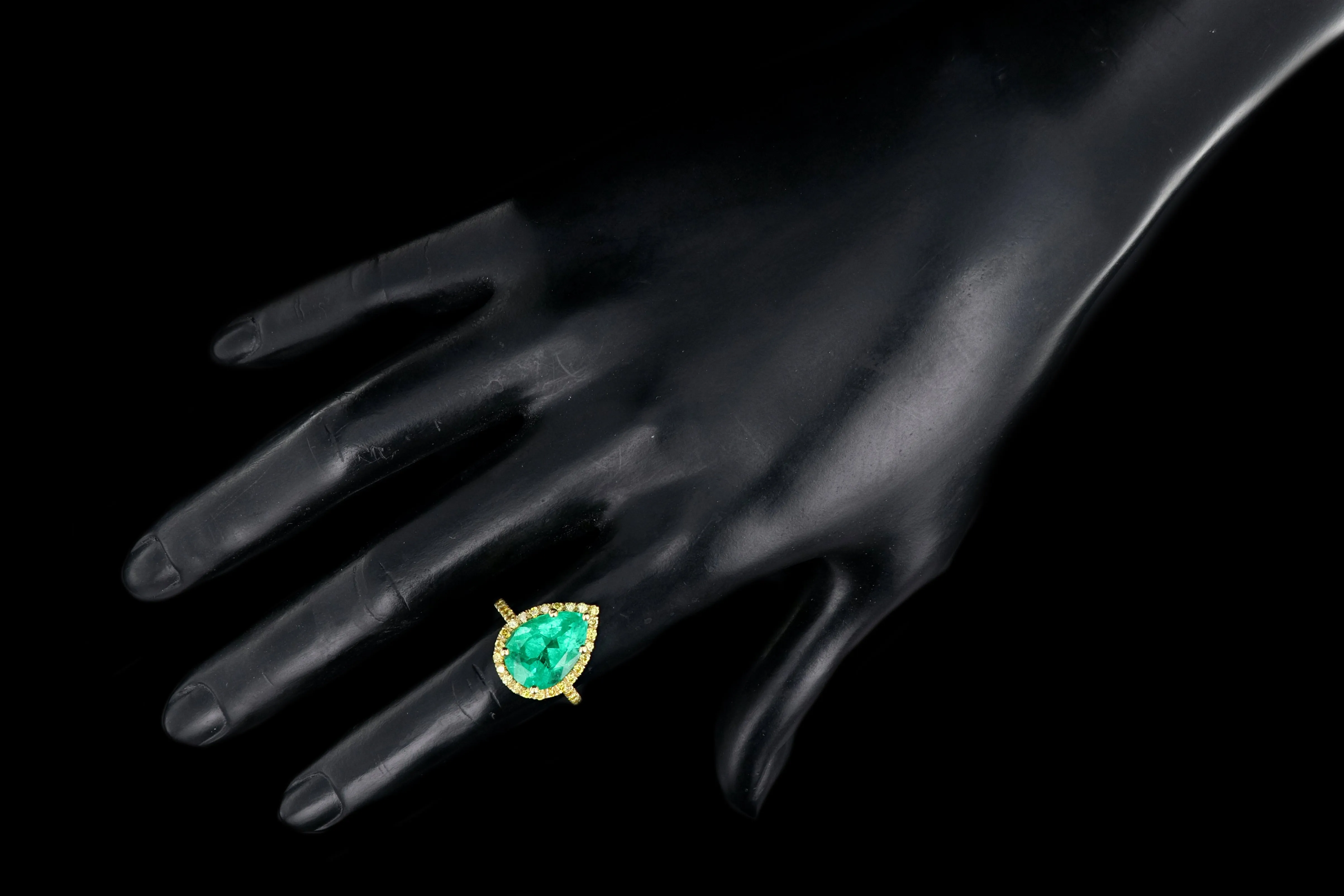 New 18k Yellow Gold 5.92 Carat Colombian Emerald and Vivid Yellow Diamond Ring