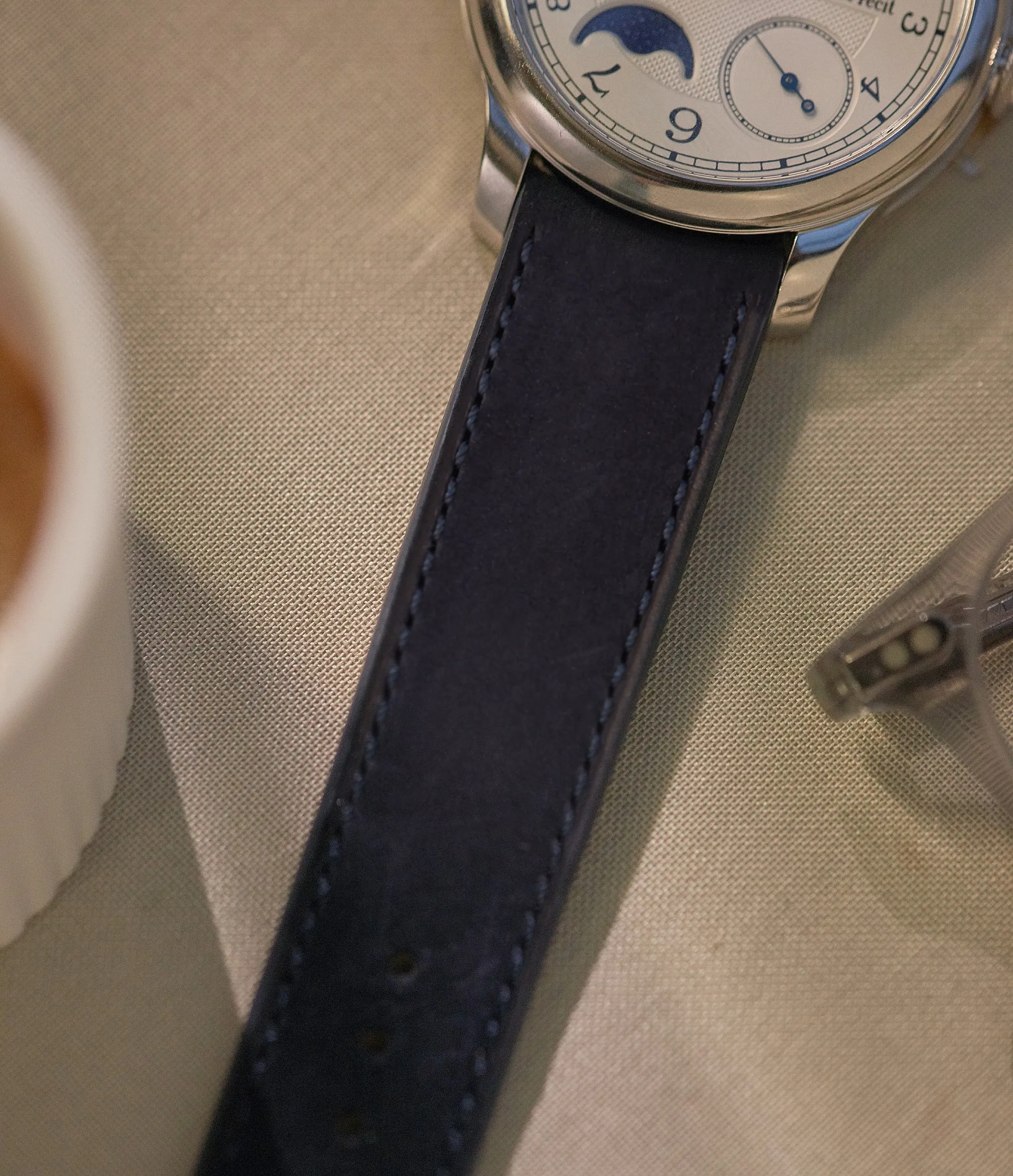 nubuck curved strap