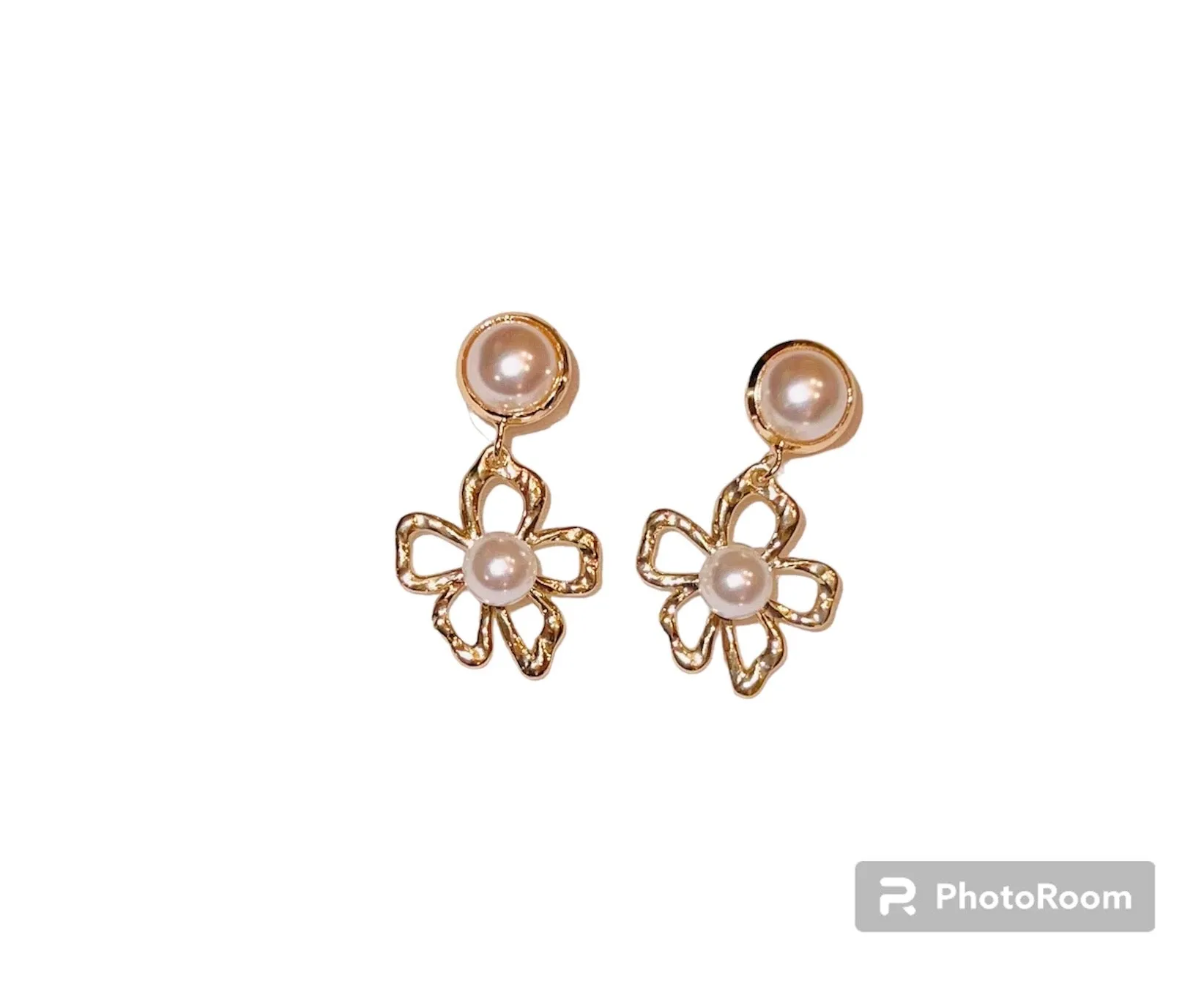 Pearl and Daisy Earrings