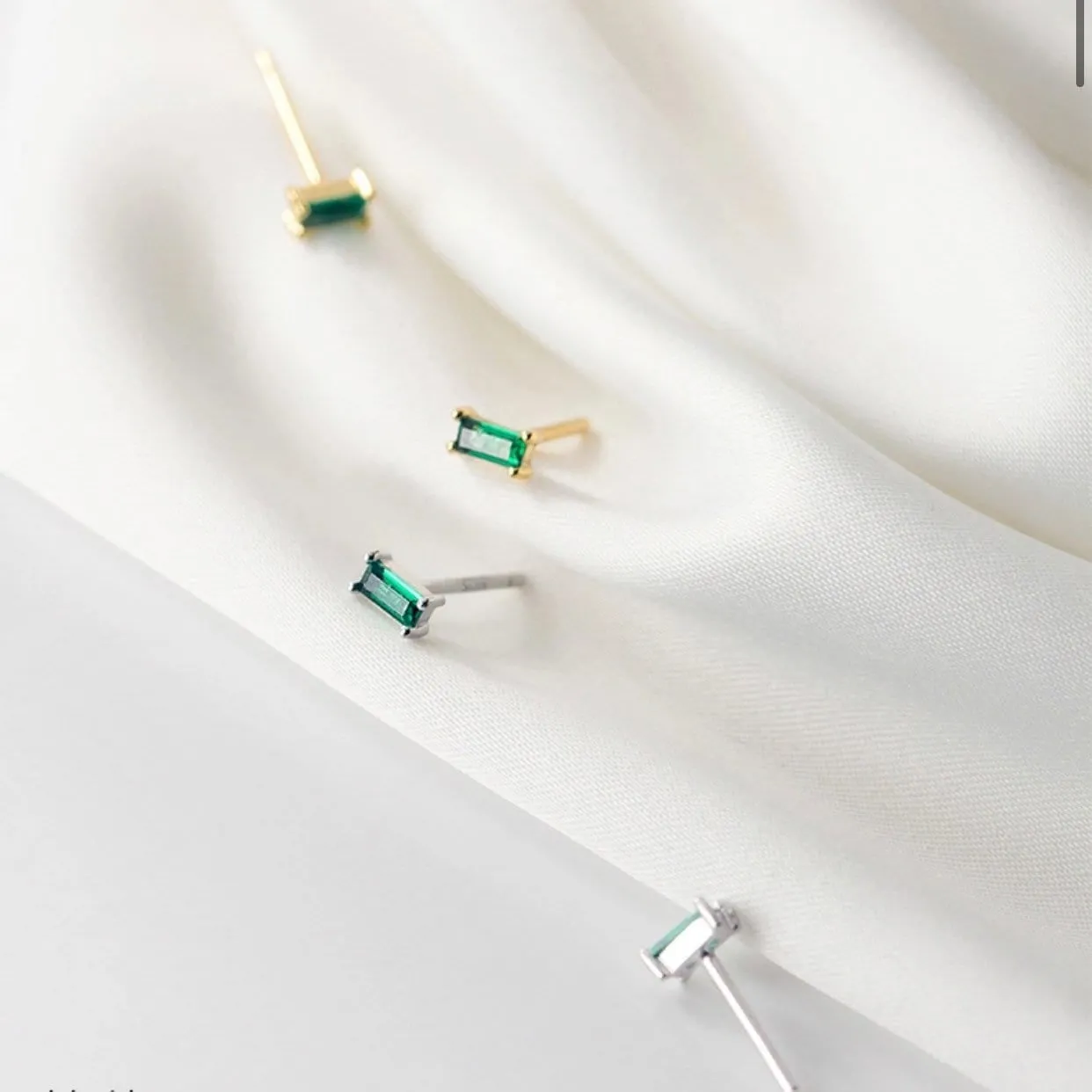 Small Emerald Green Studs Earrings-EOS002