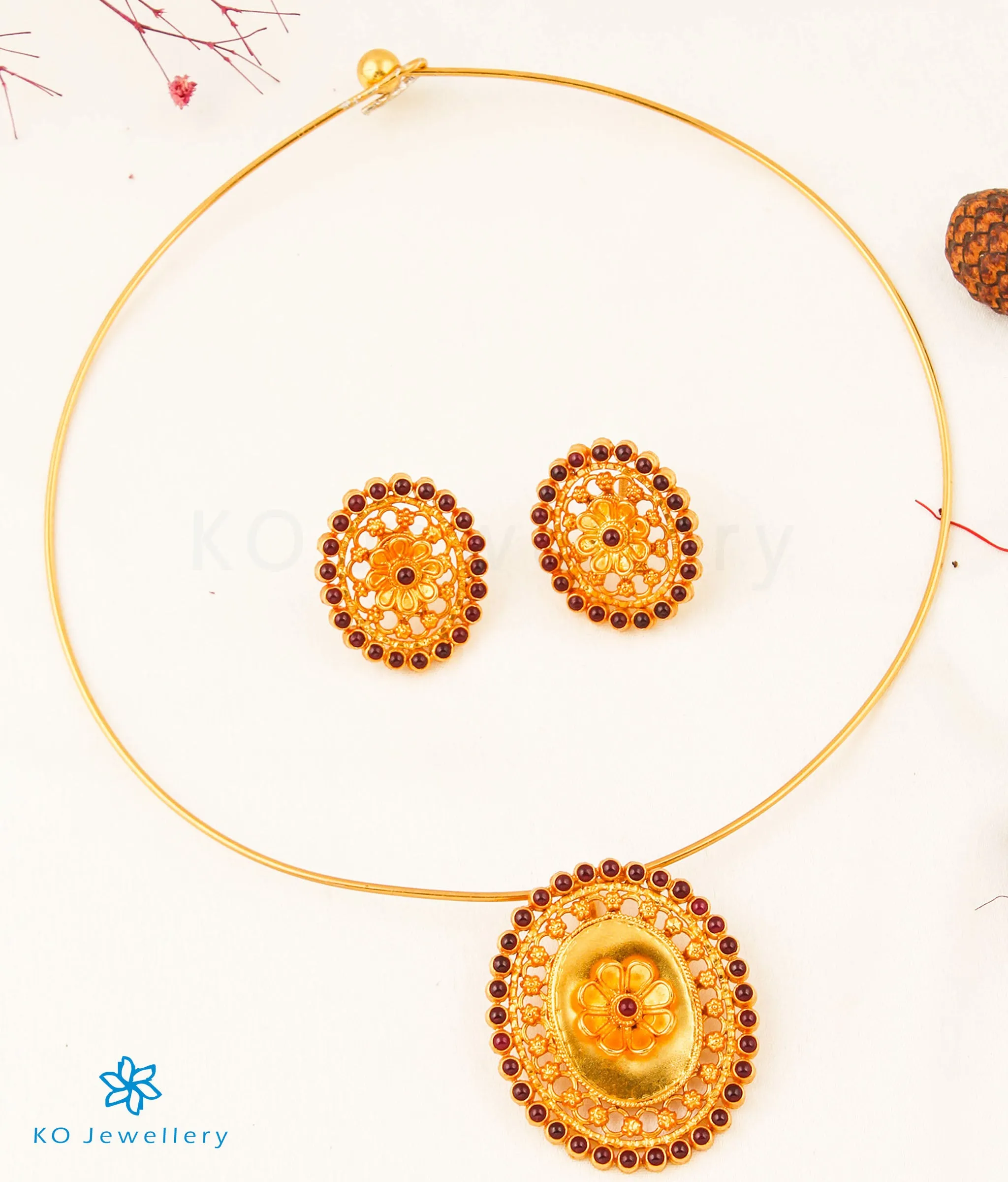 The Ihita Silver Kemp Pendant Set