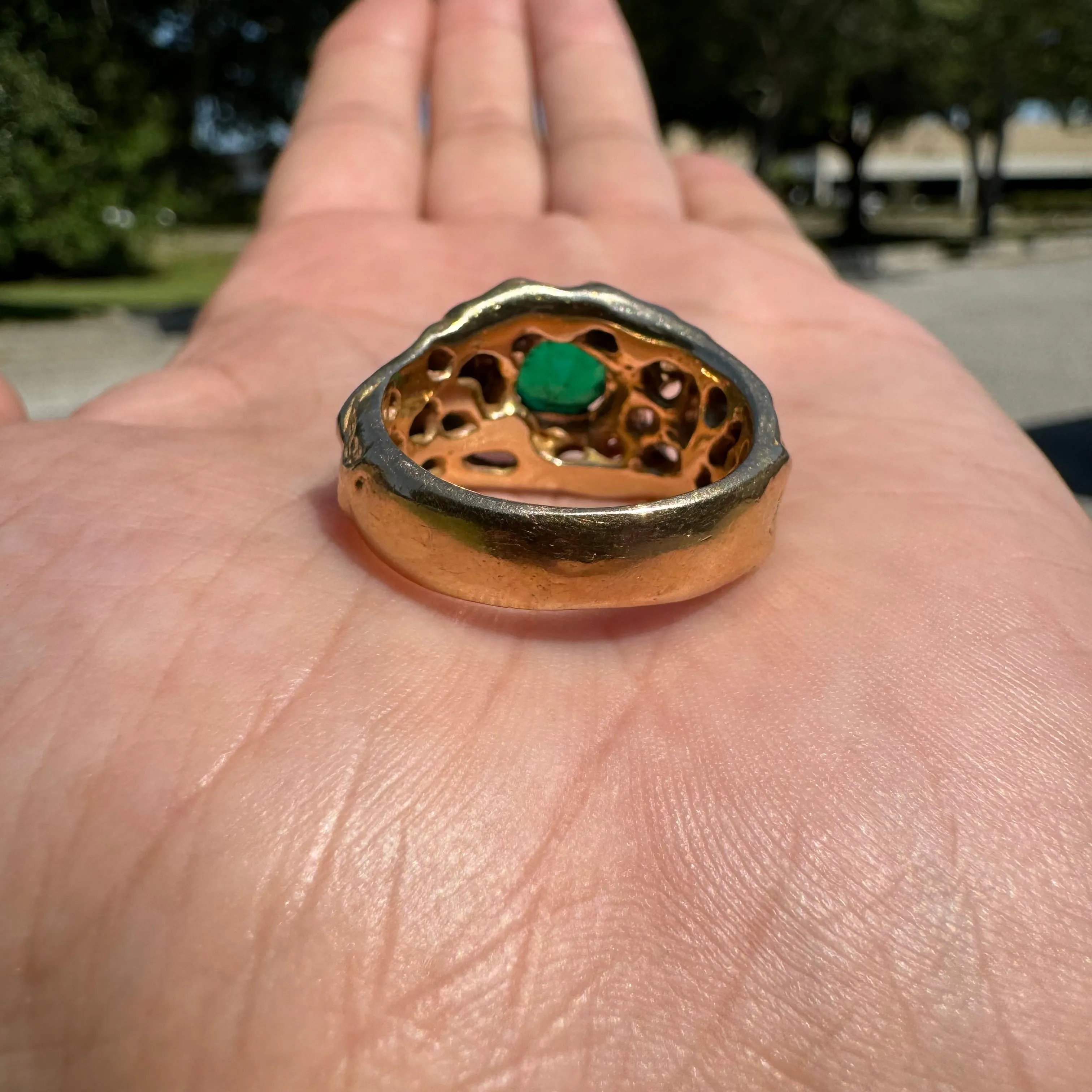 Vintage Solid 14k Yellow Gold Custom 1.0ct Emerald Heavyweight Honeycomb Brutalist Ring (10)