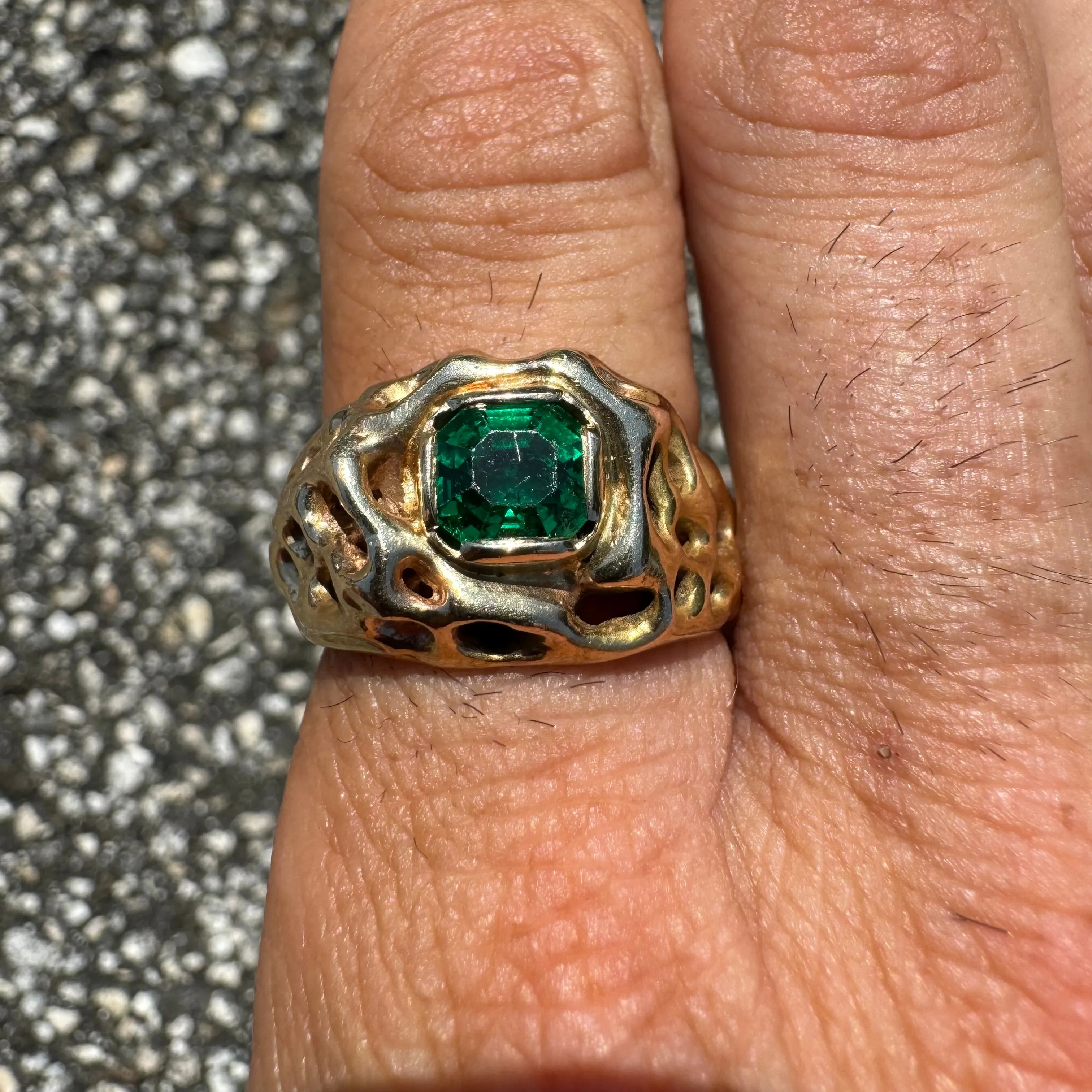 Vintage Solid 14k Yellow Gold Custom 1.0ct Emerald Heavyweight Honeycomb Brutalist Ring (10)