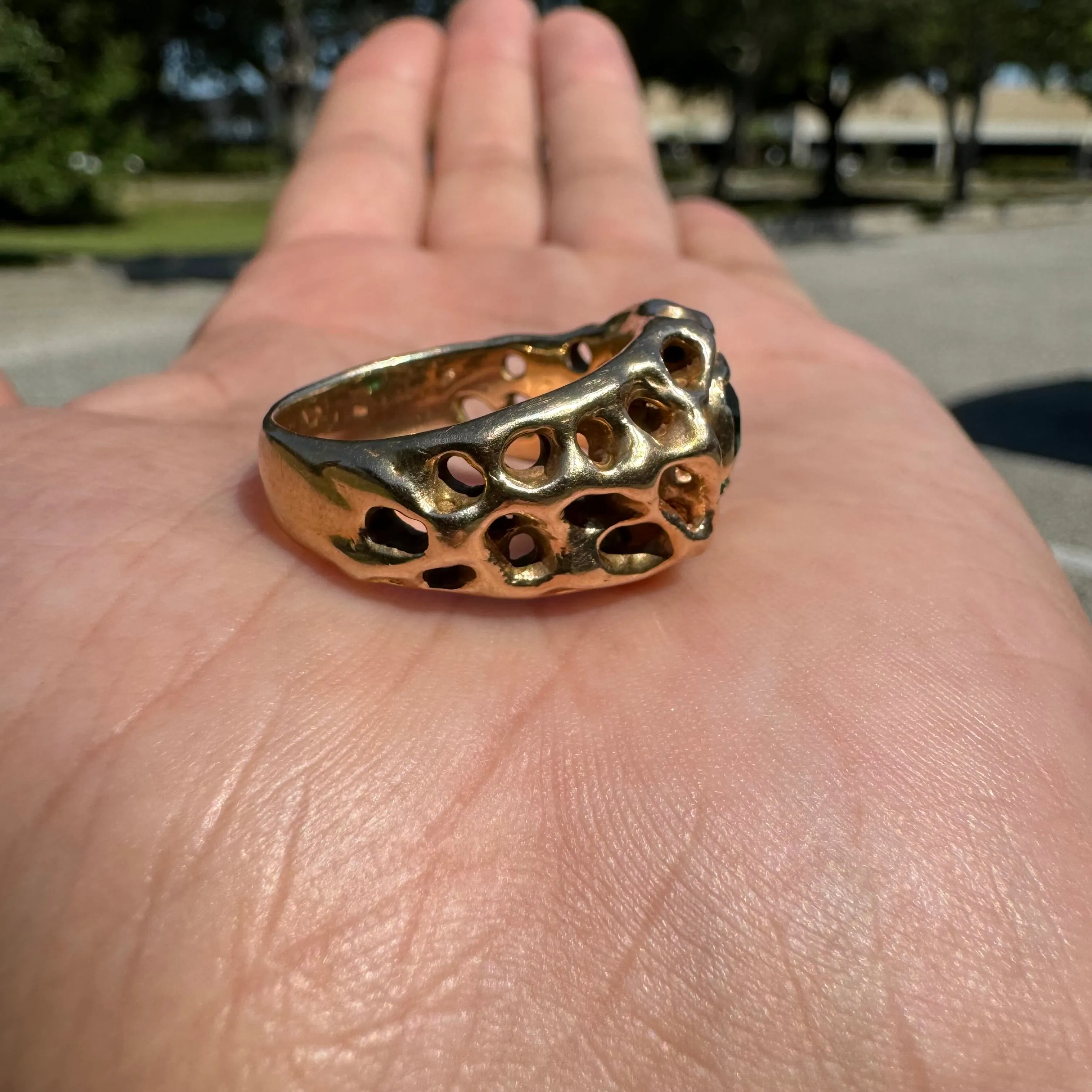Vintage Solid 14k Yellow Gold Custom 1.0ct Emerald Heavyweight Honeycomb Brutalist Ring (10)