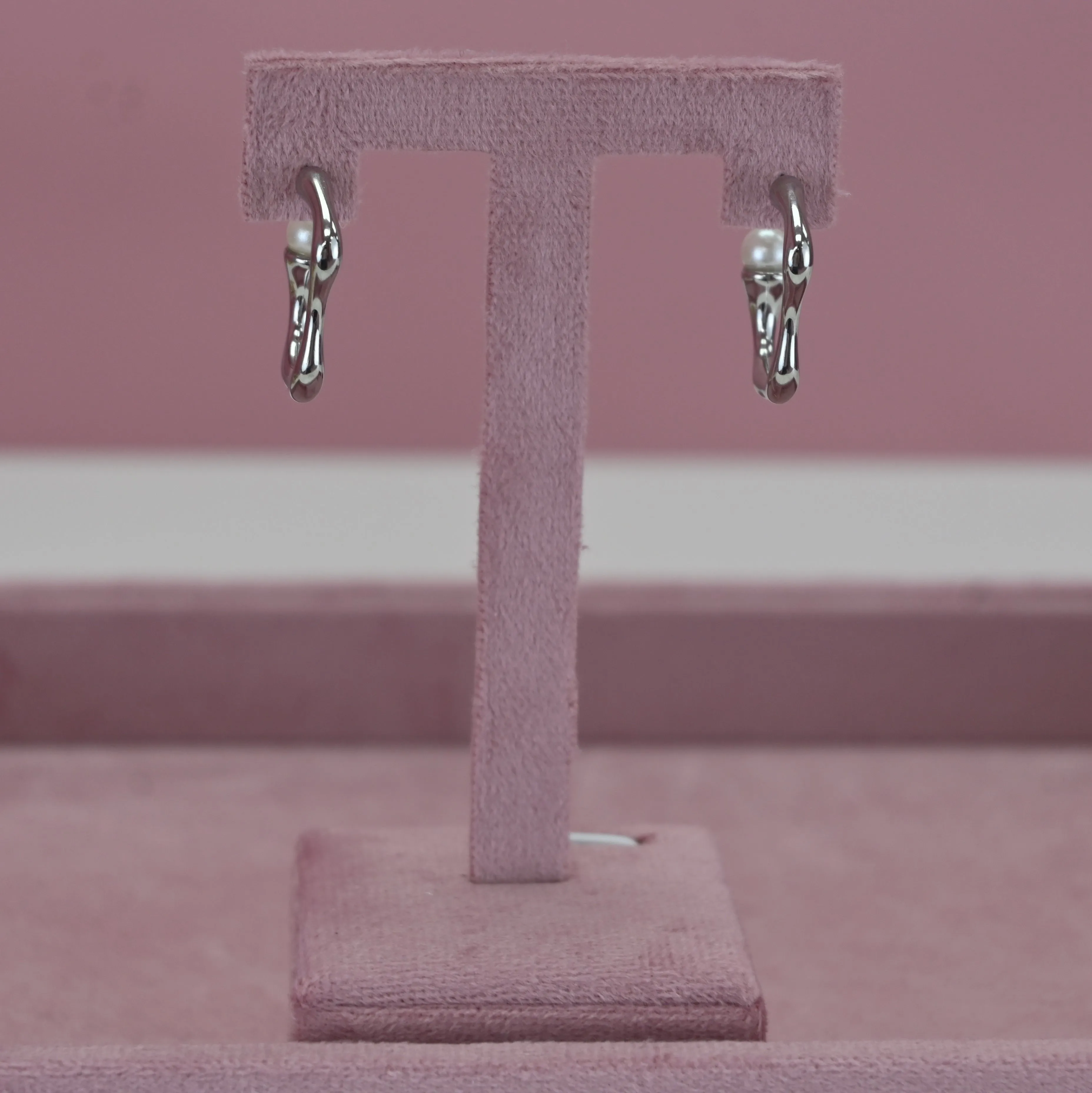 WAVY HOOP EARRINGS