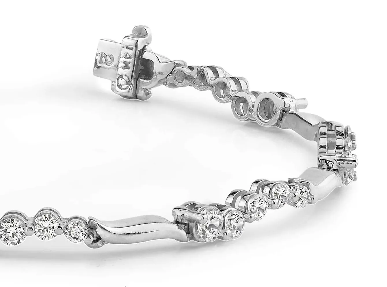 Wavy Journey Diamond Bracelet with 3.00 ct.(finished)